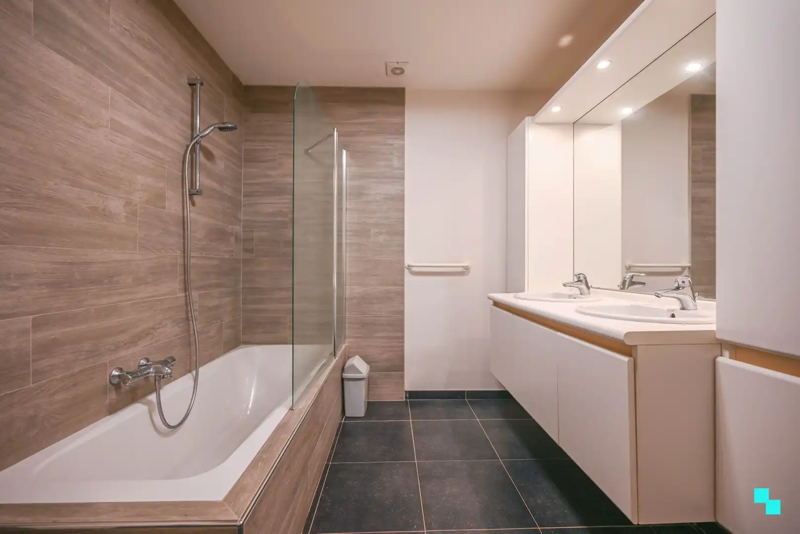 Triplex appartement met 2 terrassen aan de kust foto 16