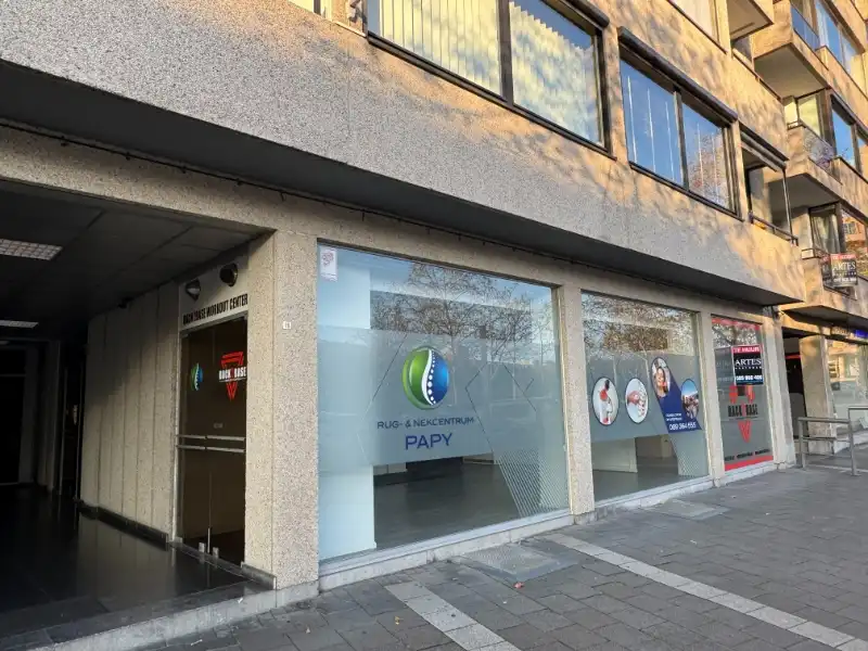 Handelspand tegenover Shopping1 foto {{pictureIndex}}