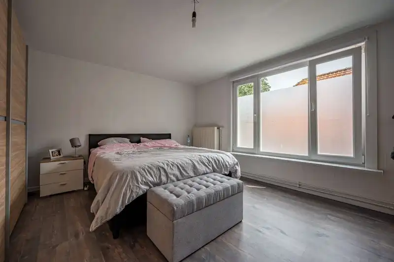 Gerenoveerde ruime gezinswoning met handelsruimte, garage, tuin en 3 slaapkamers op een perceel van 391 m² in het centrum van Wakken. foto 18