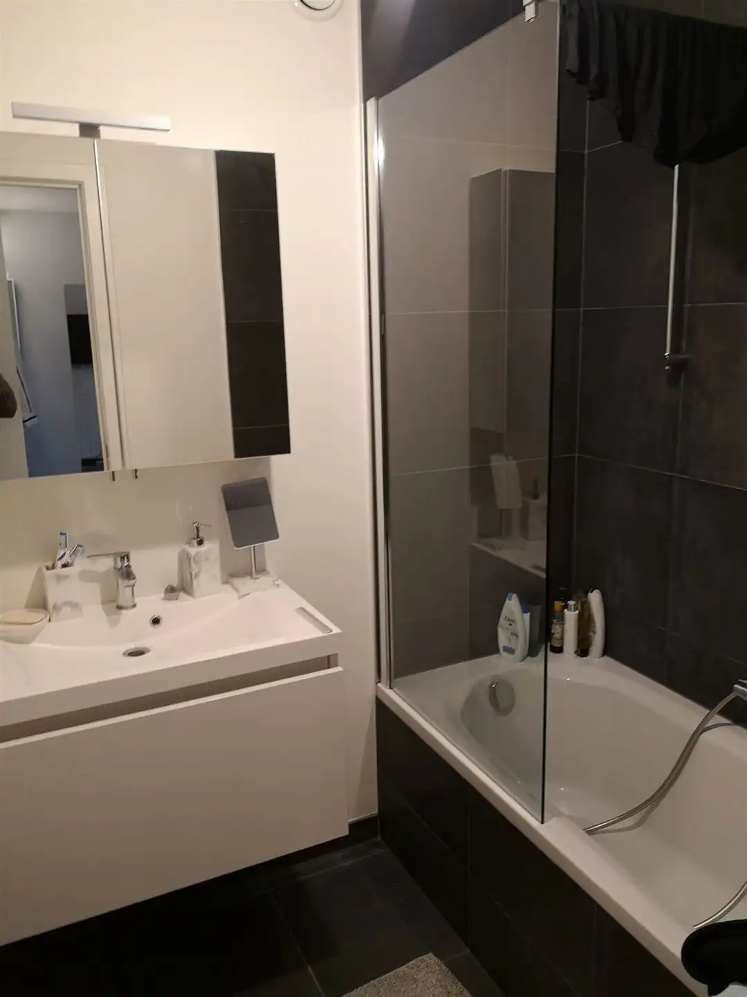 Mooi appartement met 1 slaapkamer in een recent gebouw + pkg foto 7