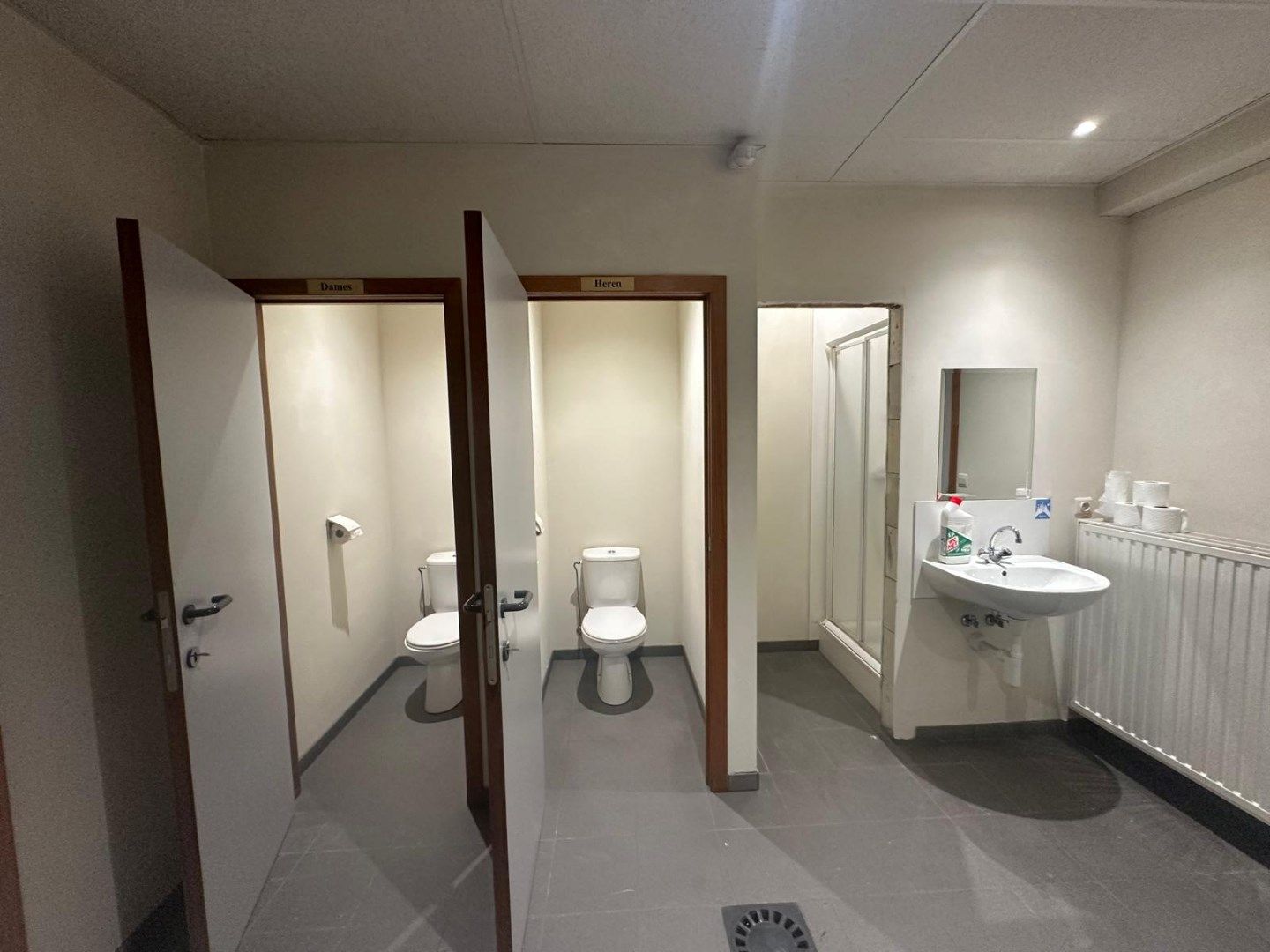 Te huur: ruime loods met voorzieningen in Westrozebeke - 3000 euro/maand foto 4
