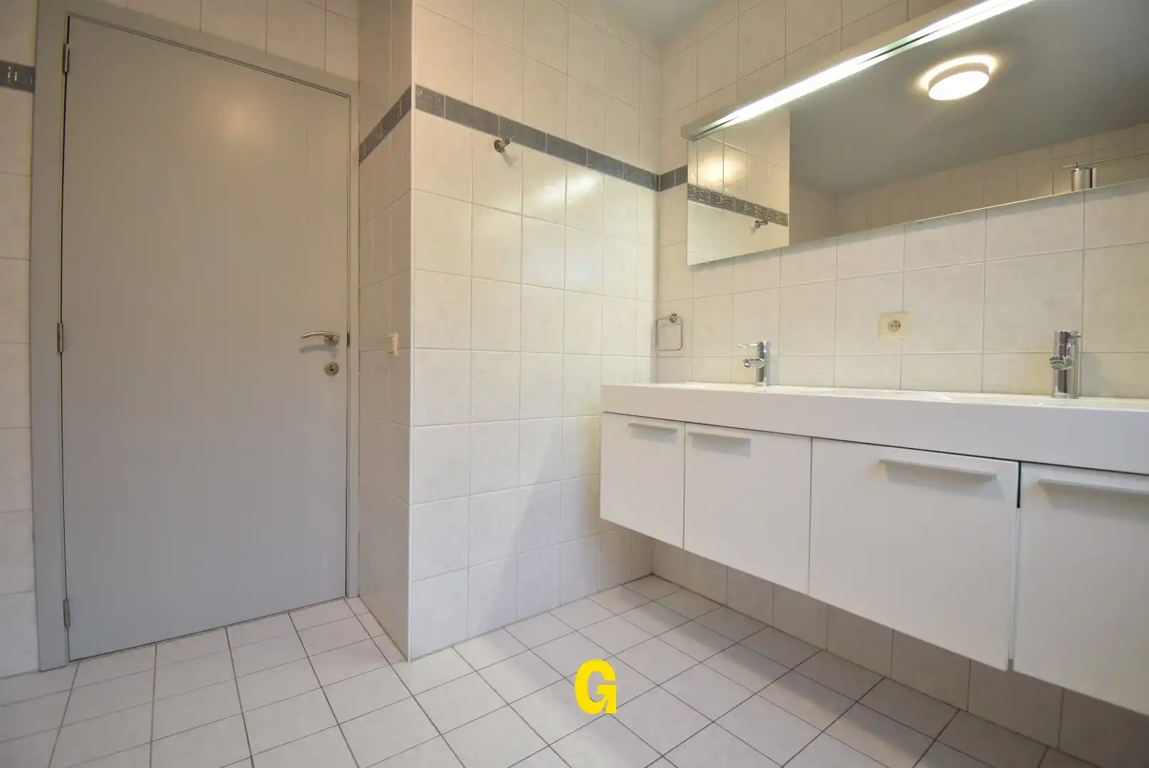 Ruim en degelijk appartement met twee slaapkamers, garage en kelderberging foto 18