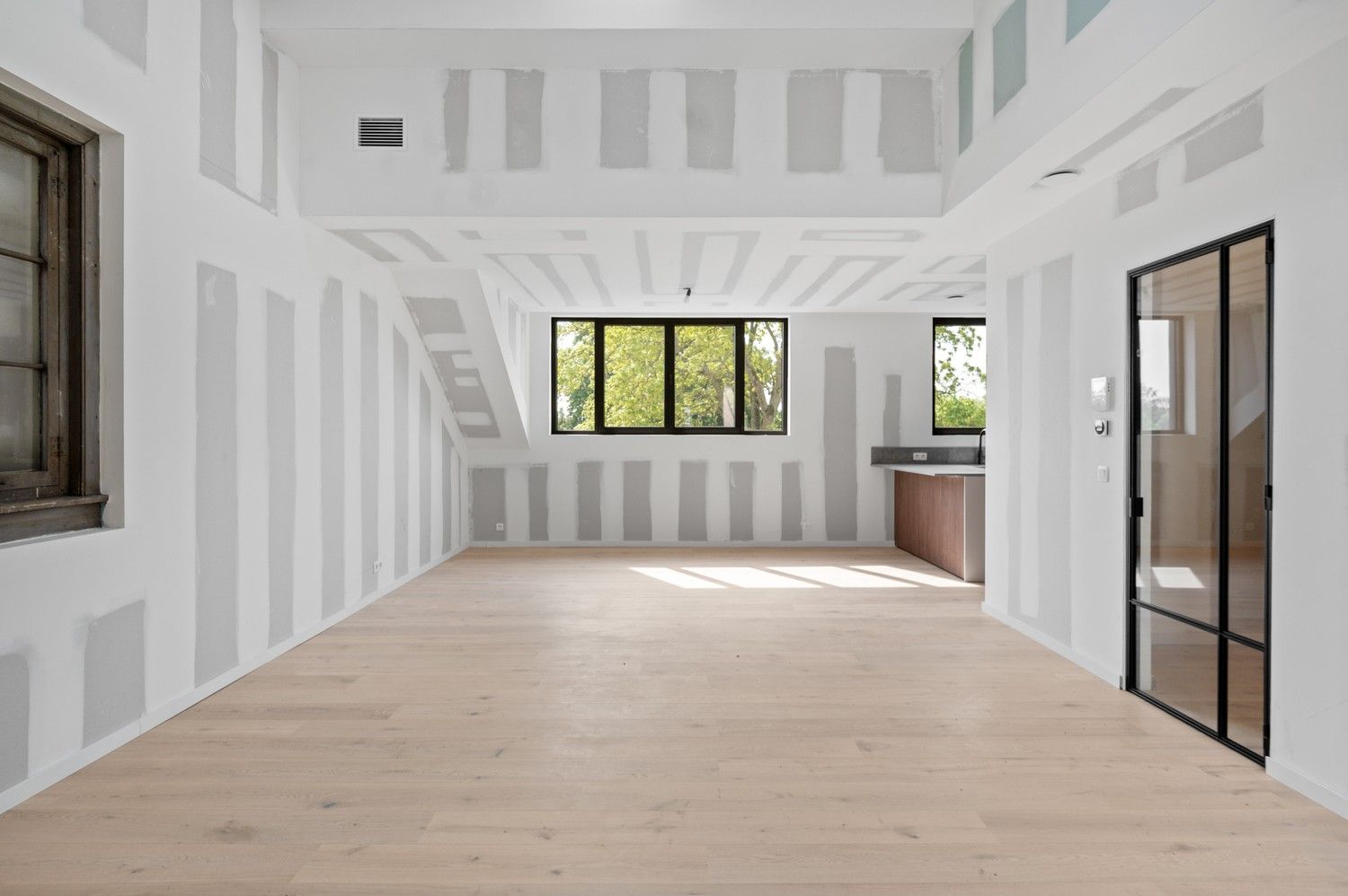 Uitzonderlijk dakappartement met 2 slaapkamers, bureau en een terras van 40m²! foto 5