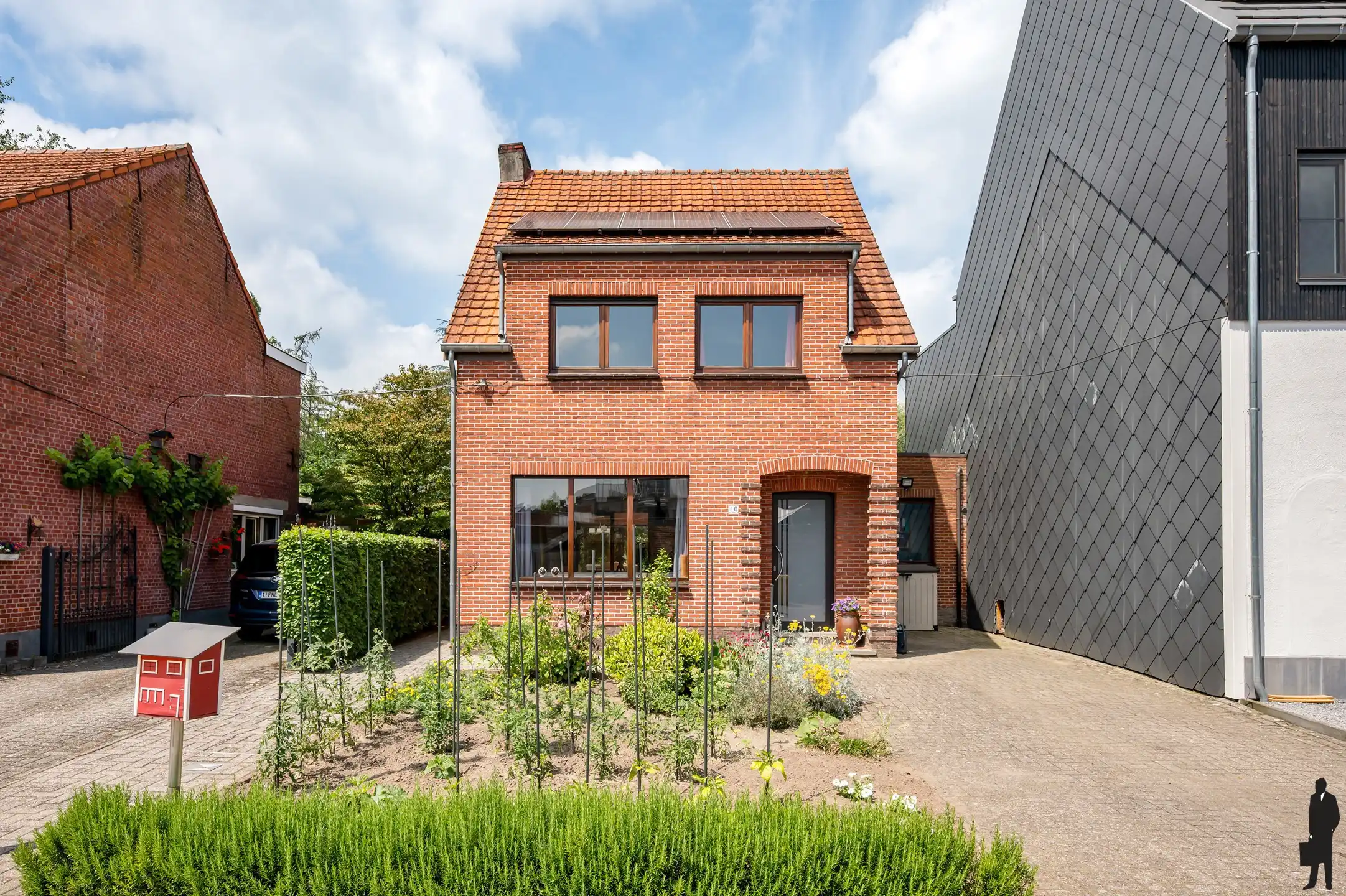 Ruime gezinswoning met 4 slaapkamers, veranda en zonnige tuin nabij scholen, winkels en station te Kalmthout foto 28