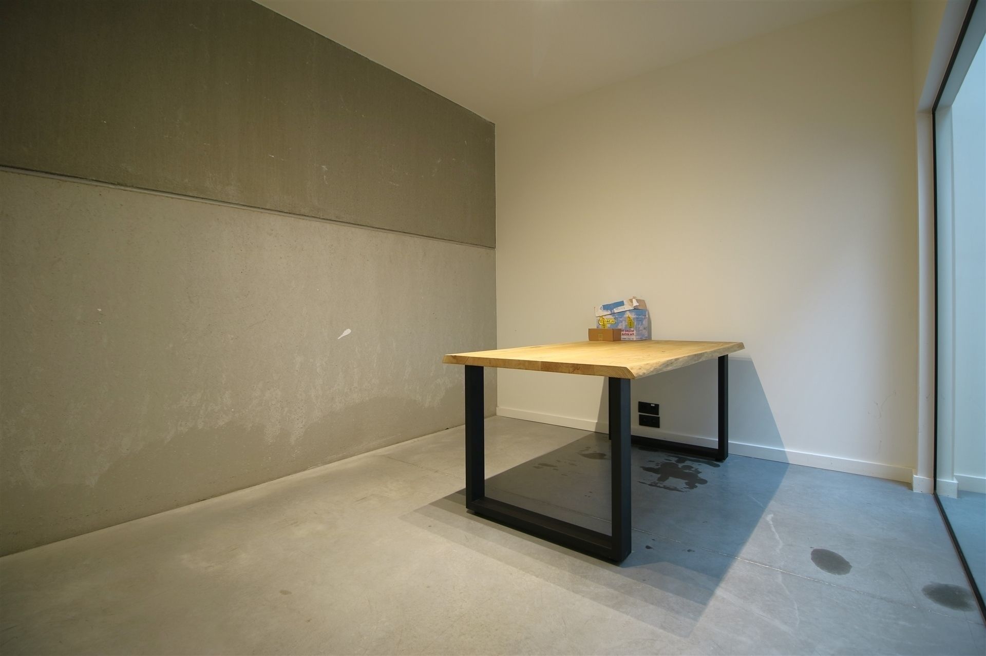 Ingerichte KMO-unit met burelen en magazijnen foto 15