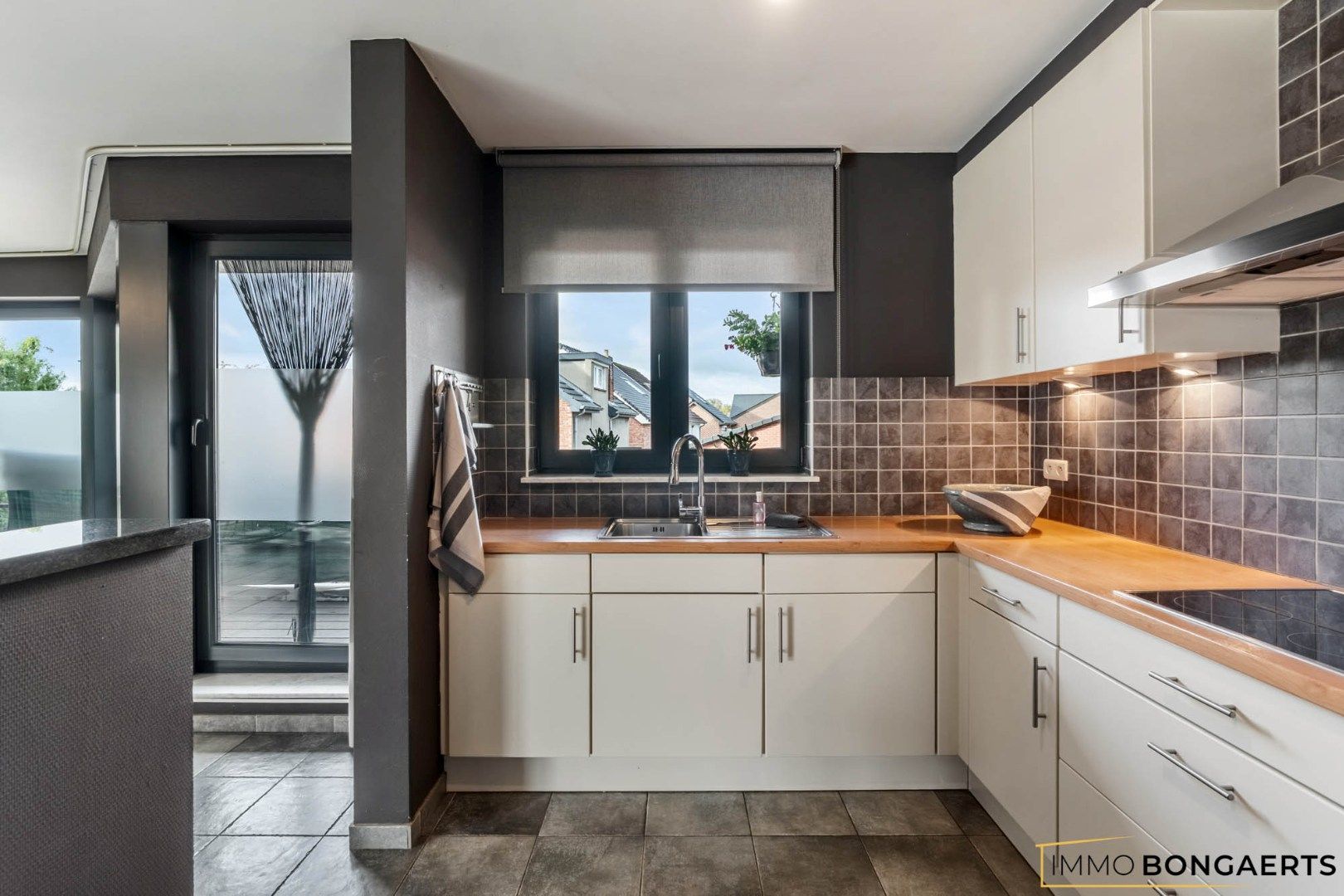 Ruim duplexappartement met 4 slaapkamers foto 9