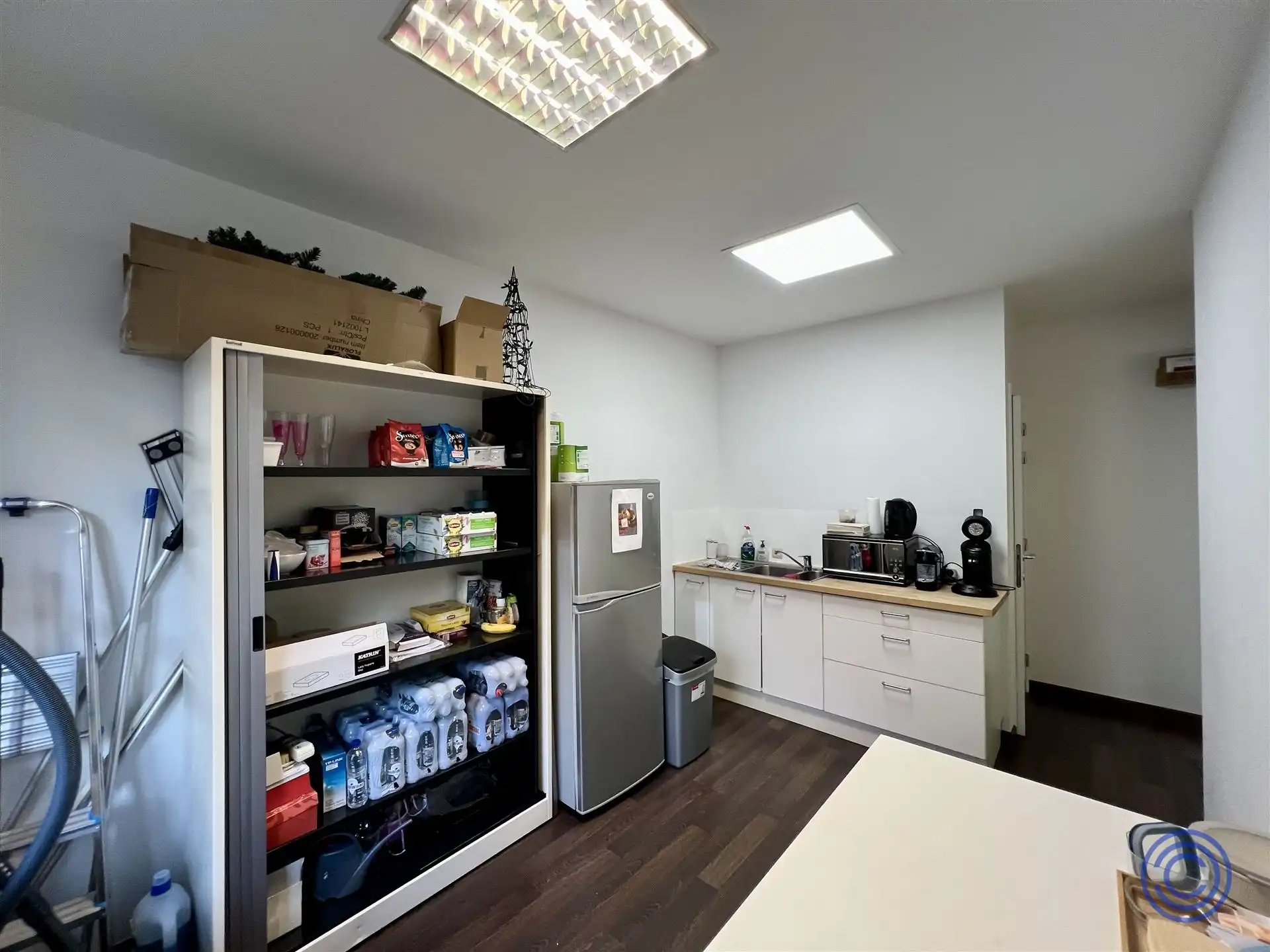 Perfect onderhouden, verhuurd kantoor met 5,4% netto rendement! foto 9