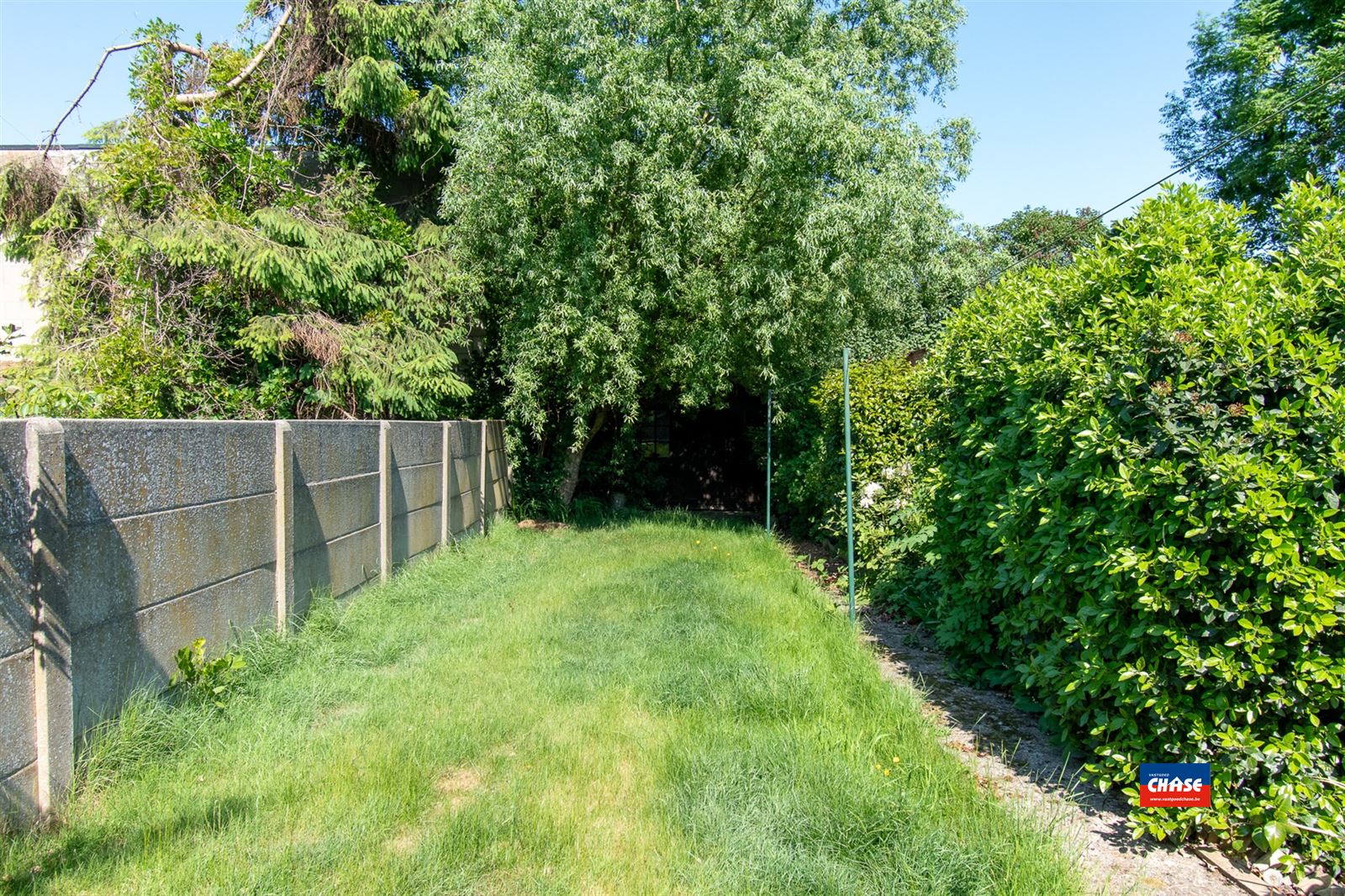 Rijwoning met 2 slpks, zolder en tuin foto 11