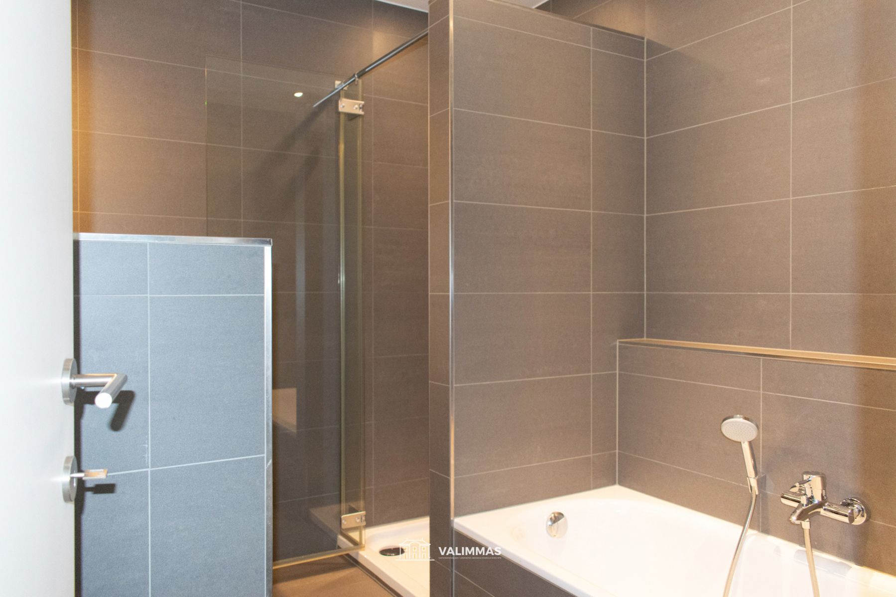 Zeer ruim duplex-appartement met terras, garage, parking... foto 12