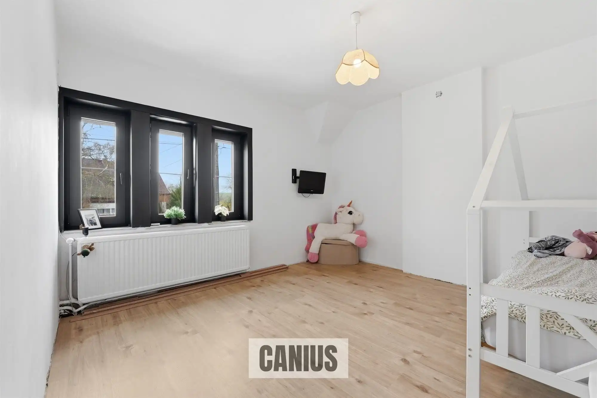GERENOVEERDE OPEN BEBOUWING MET VIER SLAAPKAMERS foto 12