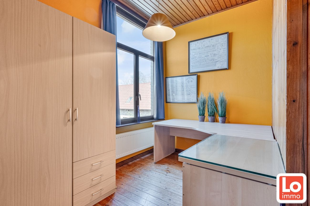 Prachtige eigendom op 1774m² met ruime garage/magazijn en 5 slaapkamers foto 15
