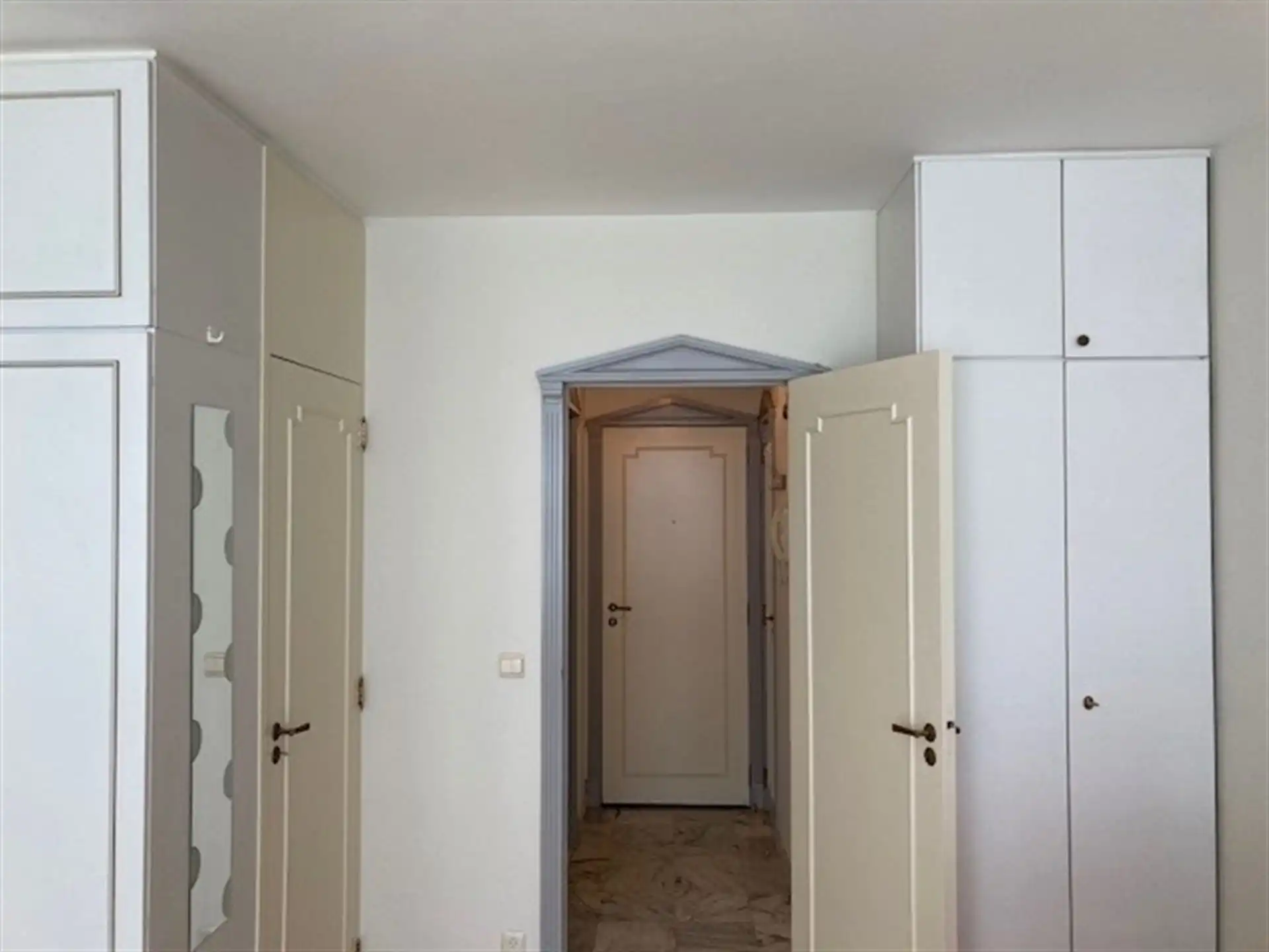  Knusse, gemeubelde studio gelegen op de 5de verdieping foto 4