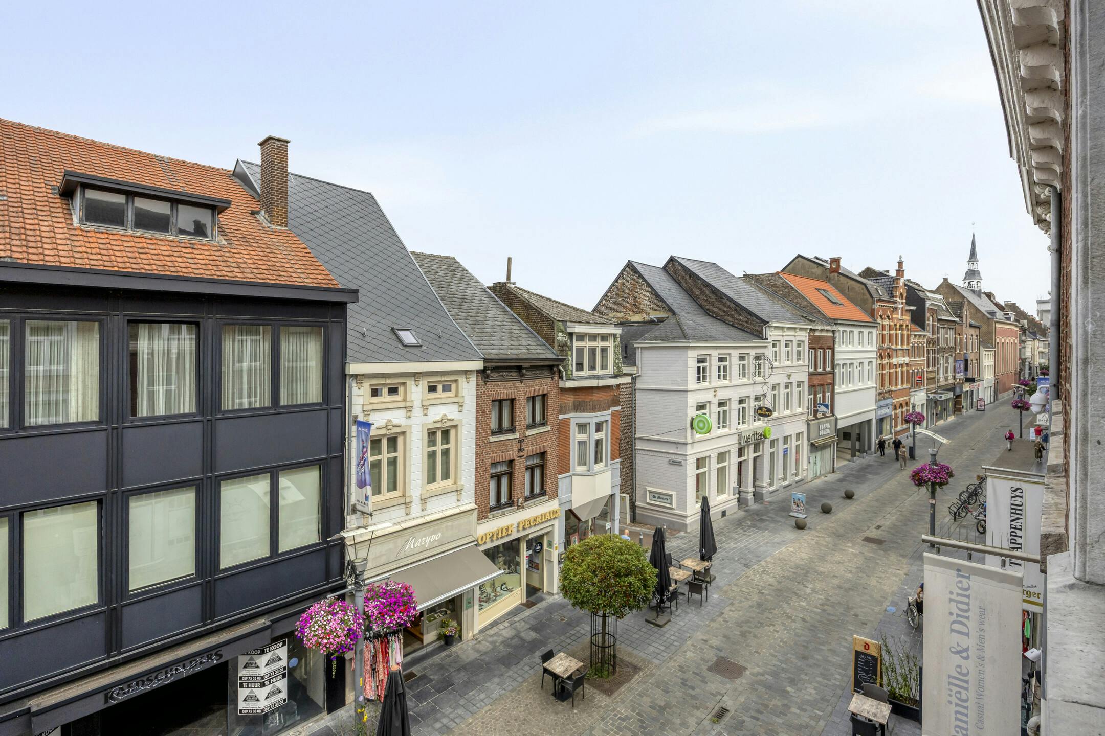 Stijlvolle stadswoning met handelspand te koop in hartje Maaseik foto 22