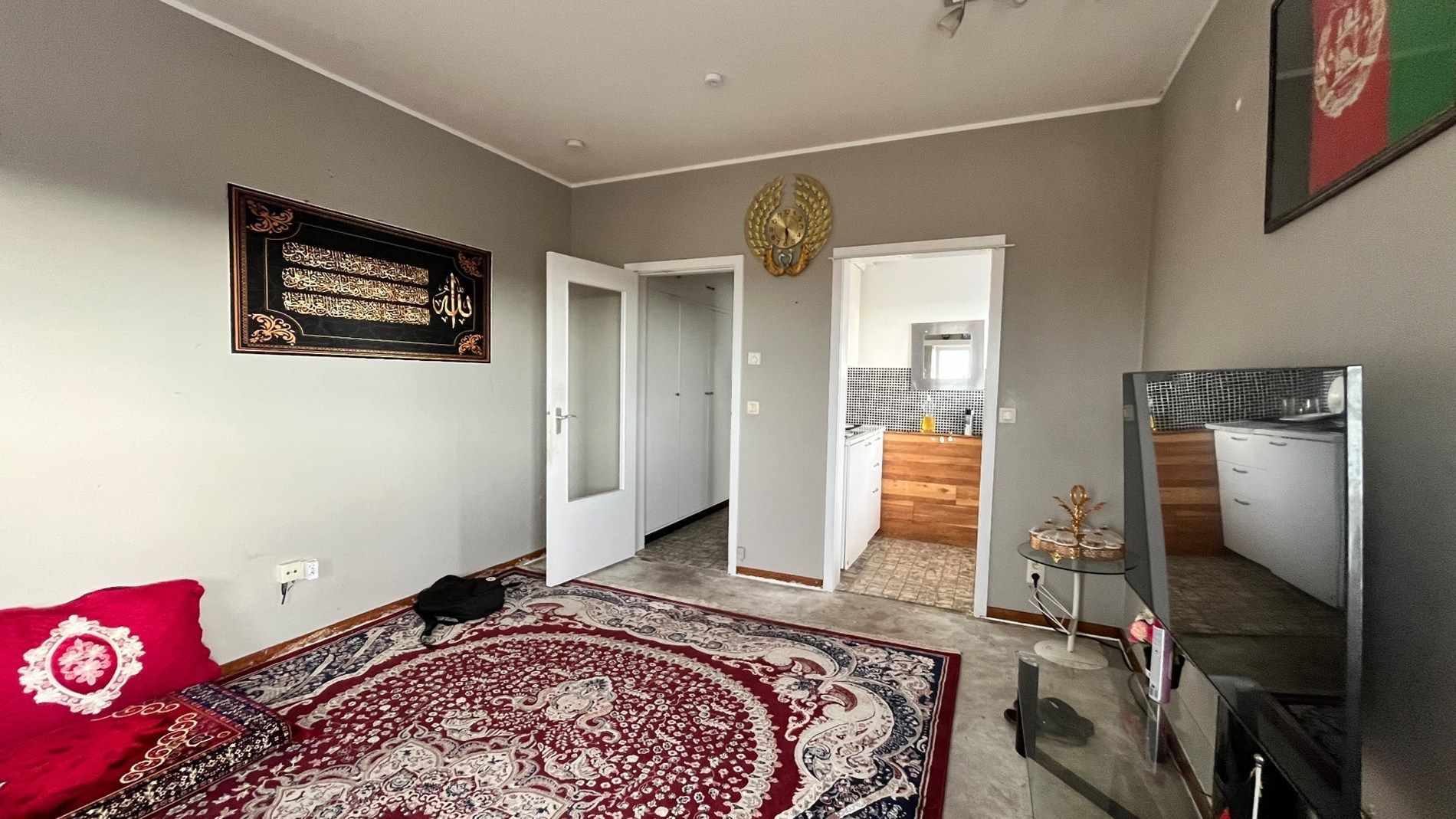 Verhuurde studio (31m²)met open zicht op het station foto 5