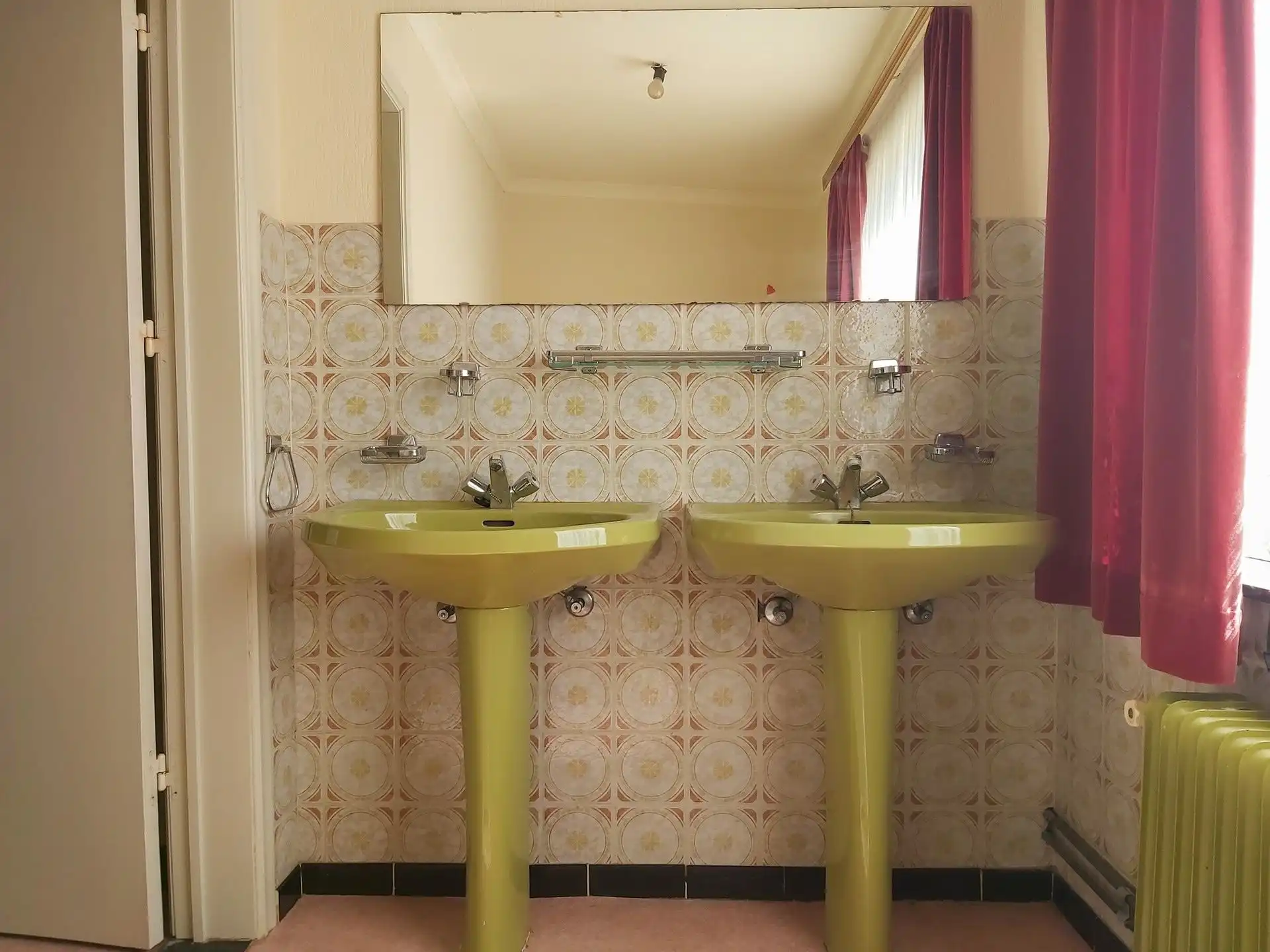 Te renoveren woning met 3 slaapkamers, garage en tuin in Maasmechelen! foto 12