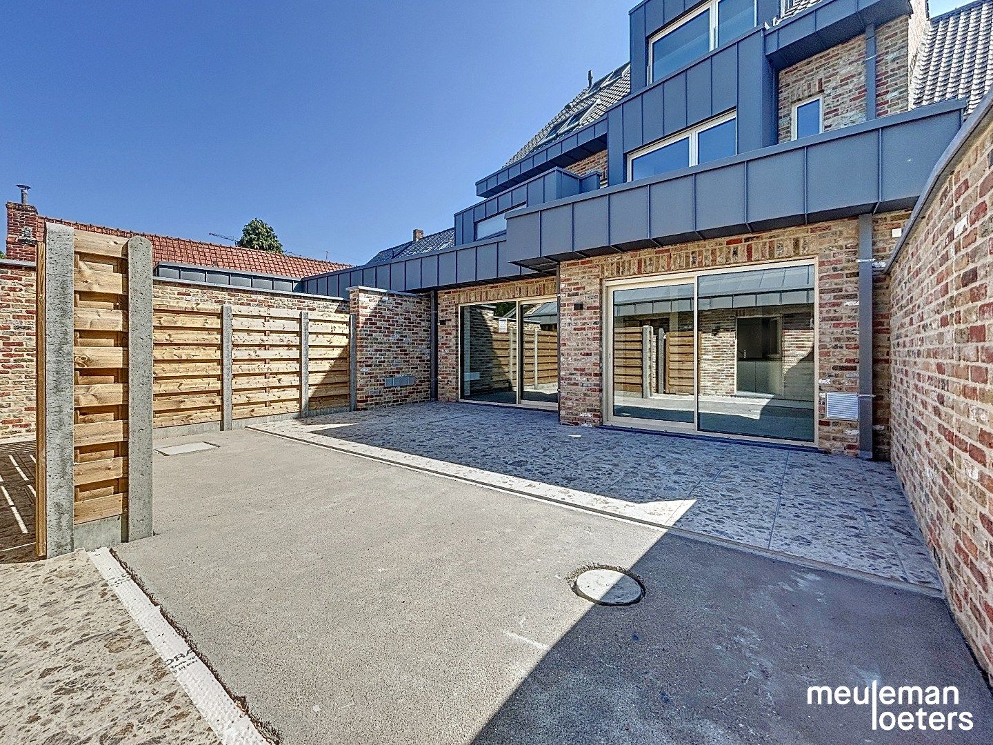 Lichtrijk nieuwbouwappartement met garage foto {{pictureIndex}}