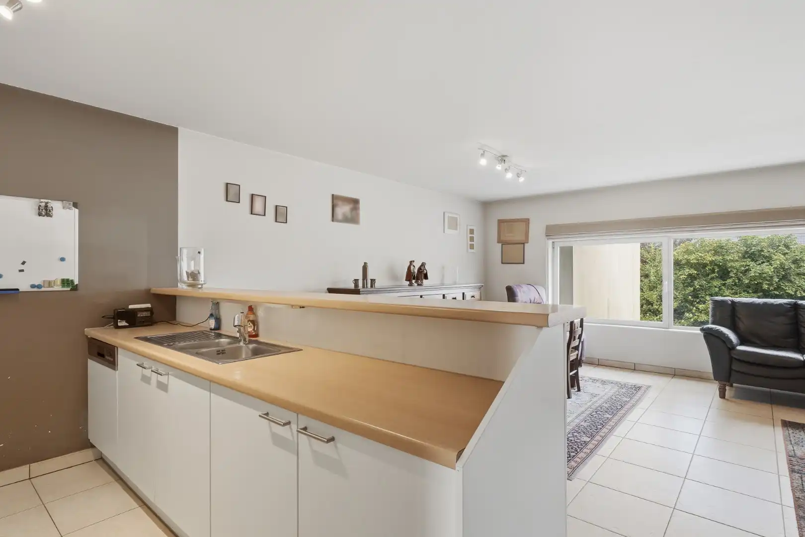 Instapklaar appartement in het centrum van Aartrijke foto 9
