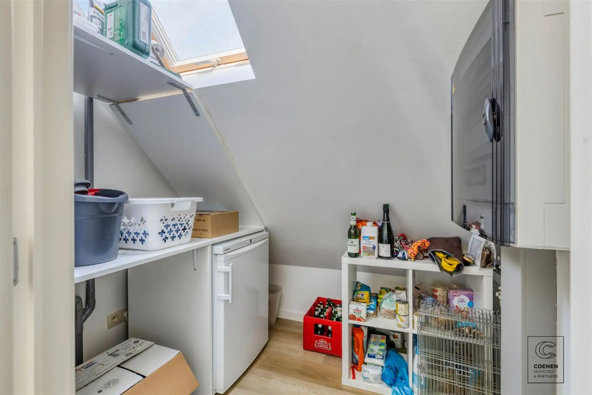 Instapklaar, recent gerenoveerd dakapp. van 55 m² te Geel! foto 9