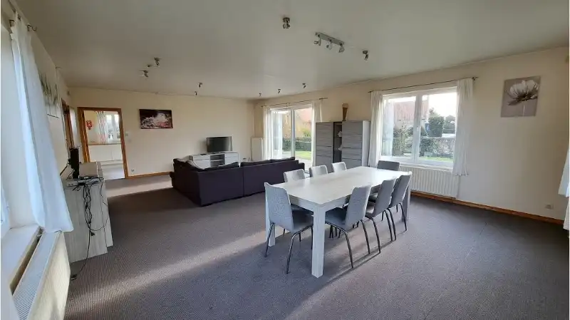 Conciergewoning - Laagbouwvilla met 3 slaapkamers, dubbele garage en tuin te huur in Diksmuide foto 5