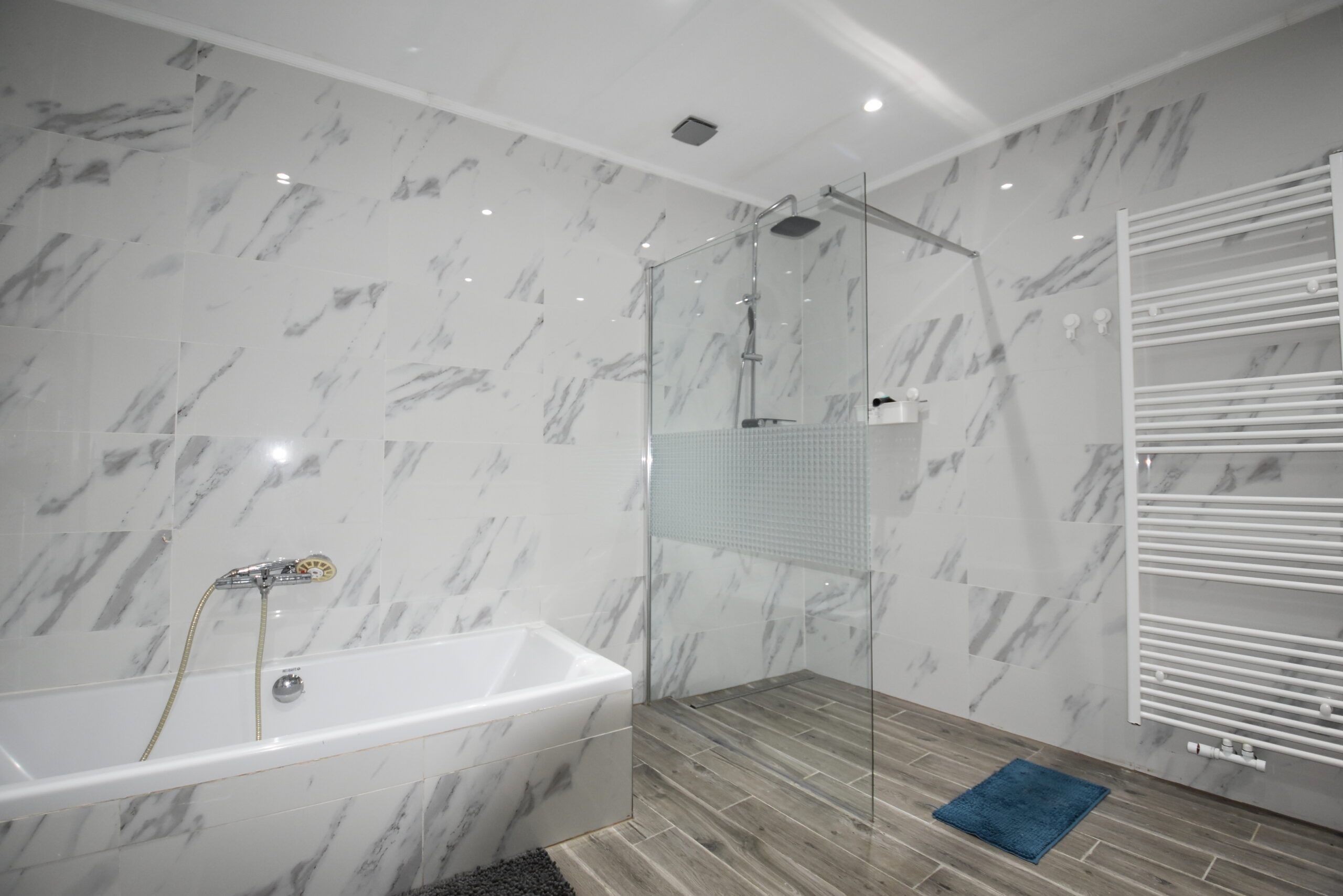 Zeer ruime, grotendeels gerenoveerde stadswoning foto 8