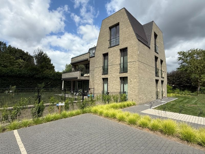 Ruim en luxueus dakappartement met prachtig dakterras – topligging in Destelbergen foto {{pictureIndex}}