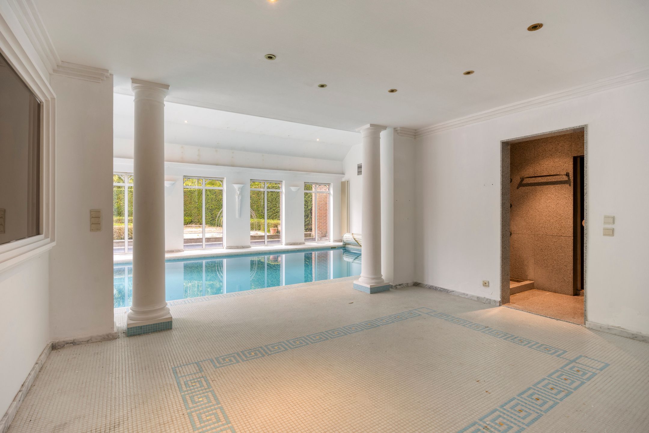 Klassevolle villa: wonen in een oase van ruimte en rust foto 17