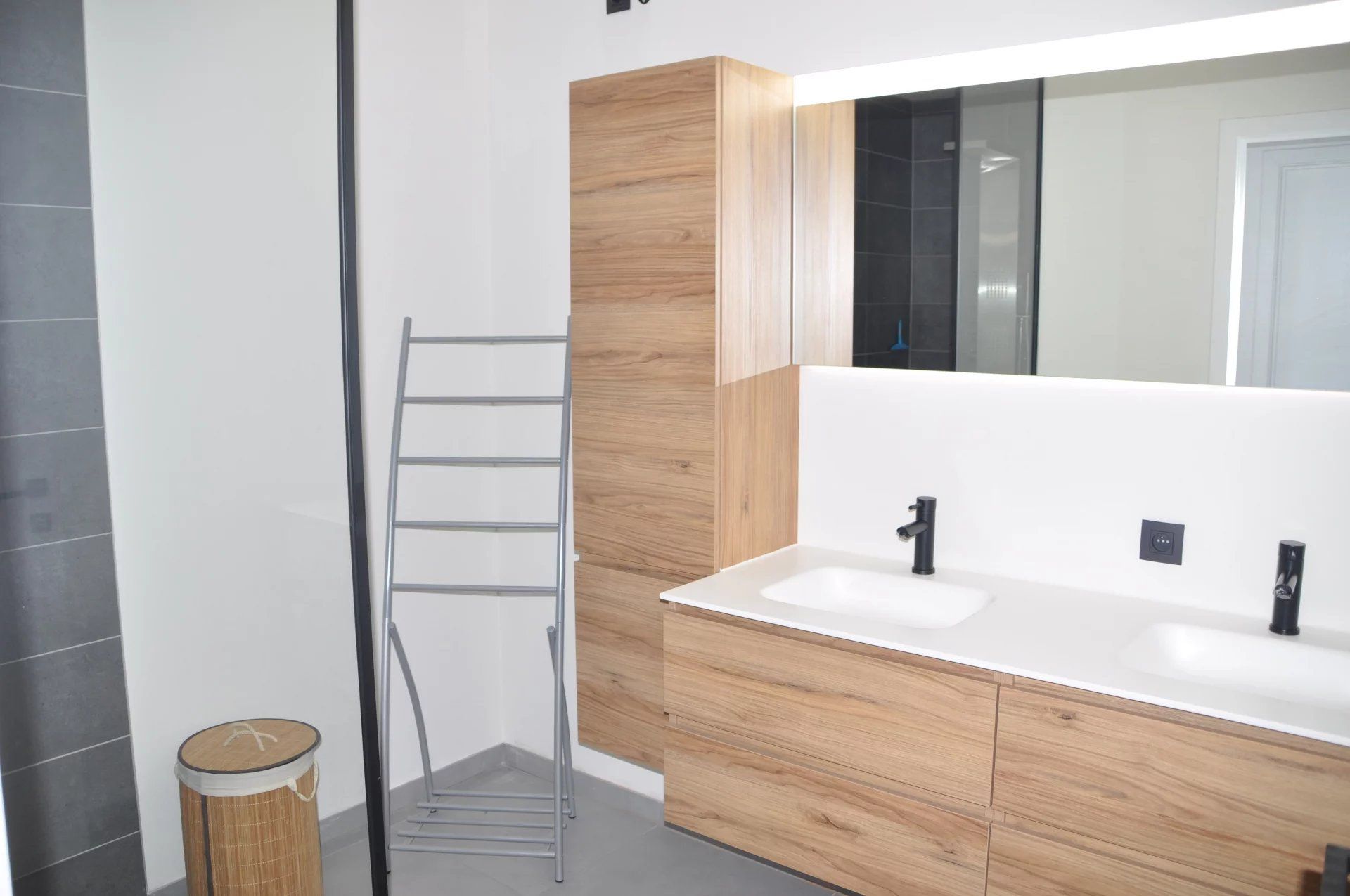 UNIEK EN ZEER KWALITATIEF PENTHOUSE MET TWEE SLPK'S EN TWEE TERRASSEN NABIJ CENTRUM TONGEREN foto 16