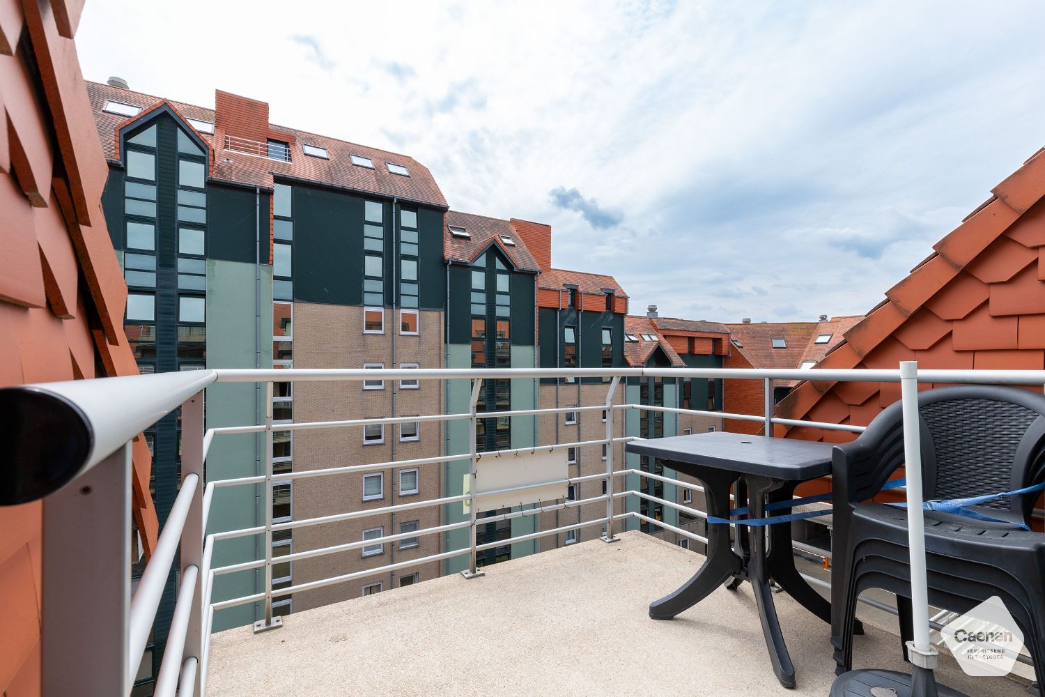 Zuidgerichte studio met slaaphoek, volledig instapklaar foto 8