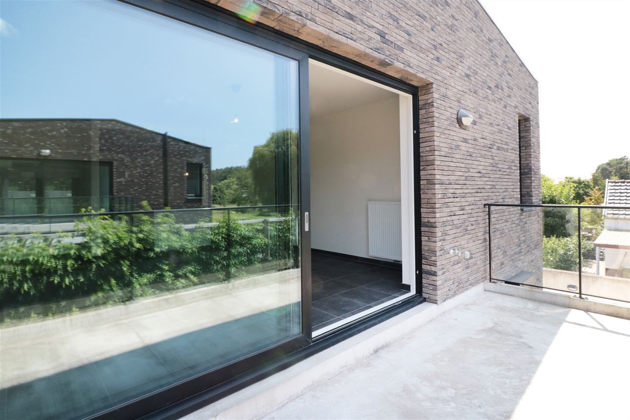 3 appartementen en 4 autostaanplaatsen foto 19