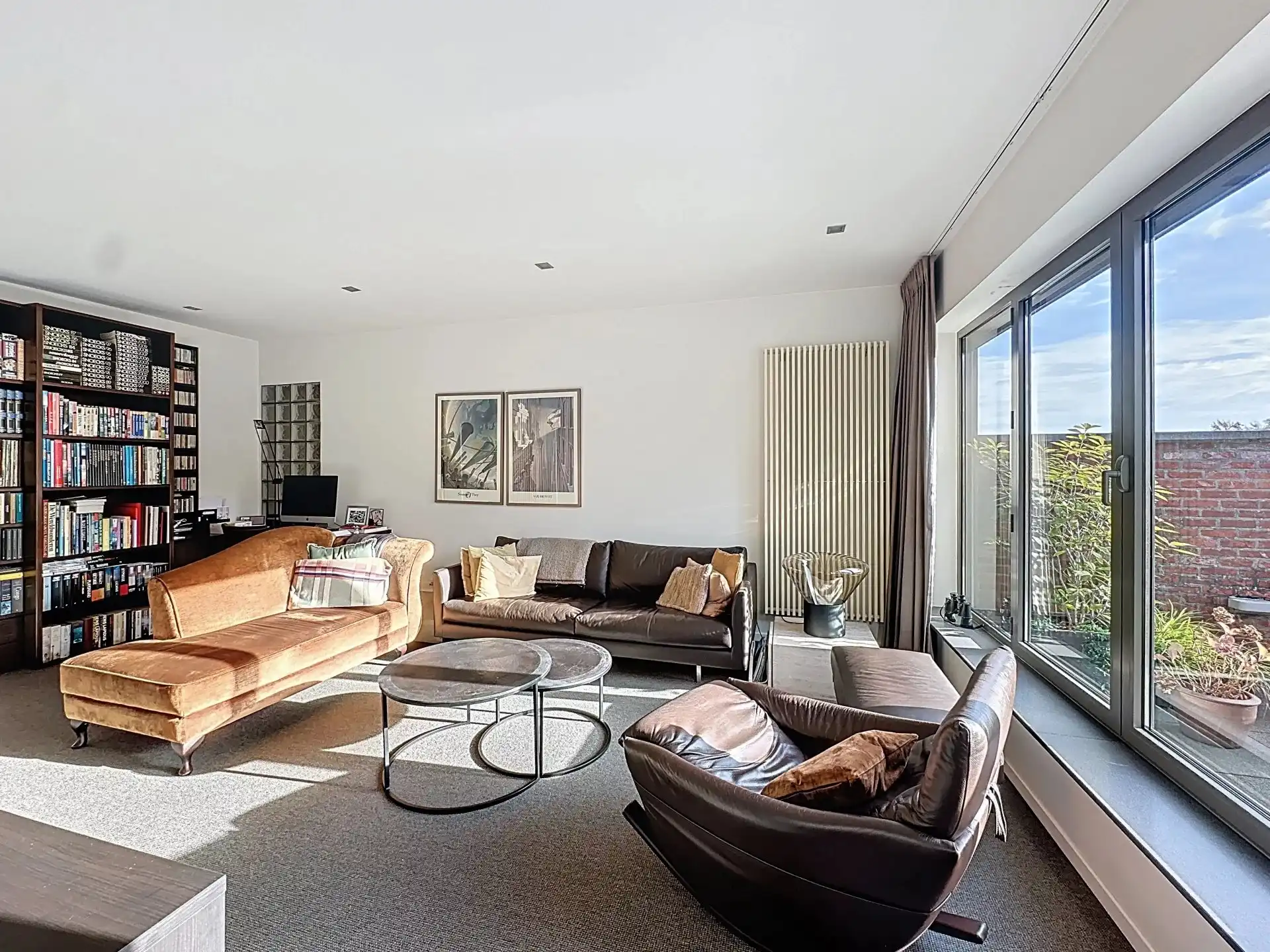 Zeer ruim en luxueus appartement met 2 slaapkamers, terras, tuin en overdekte staanplaats. foto 6