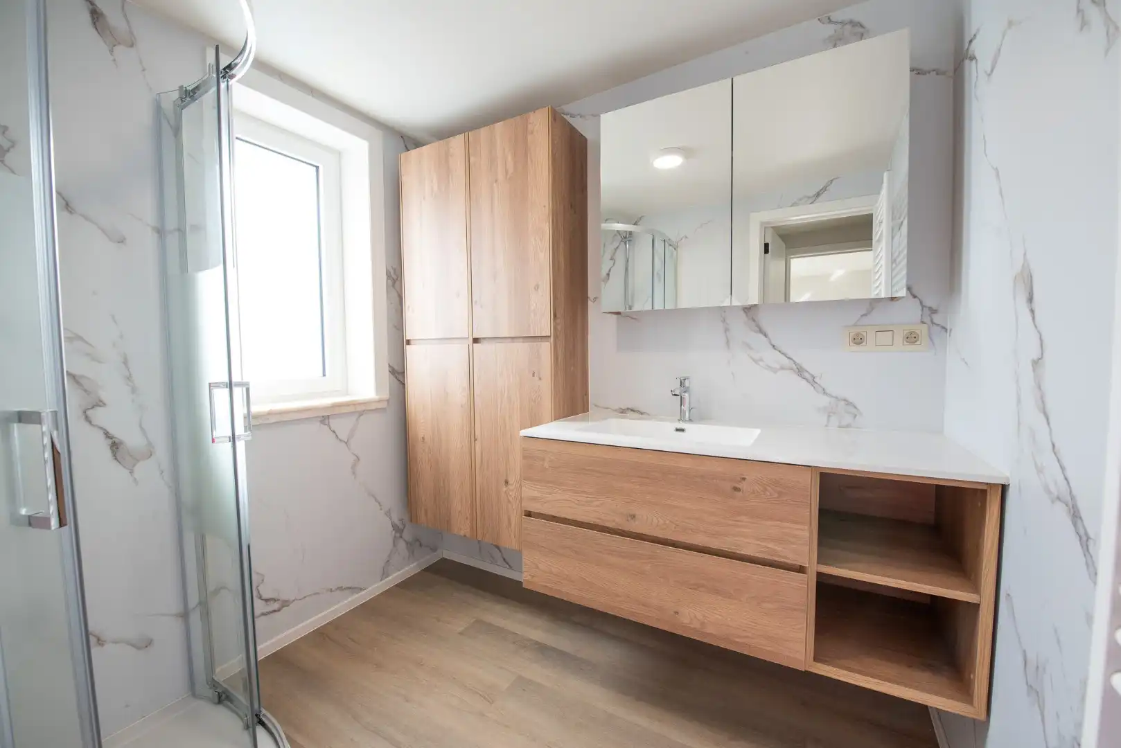 Charmante en gerenoveerde woning te Deinze! foto 8