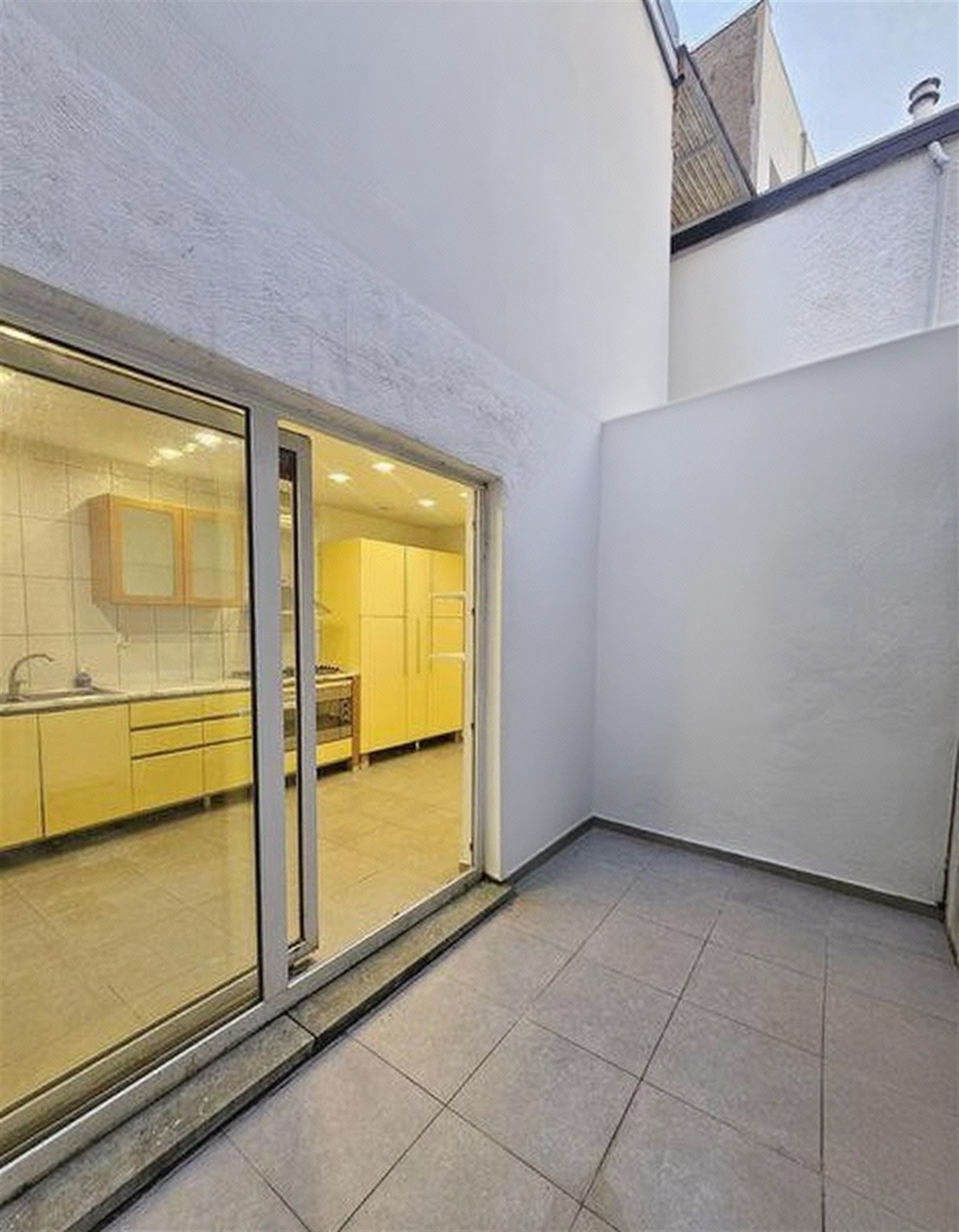 Gunstig gelegen ruime woning met stadskoer. foto 6