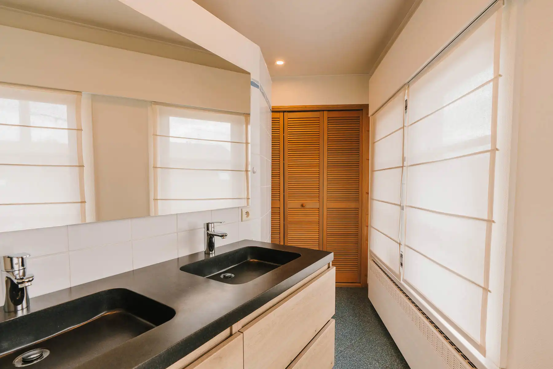 Ruime gezinswoning met 4 slaapkamers en bureau op toplocatie foto 20