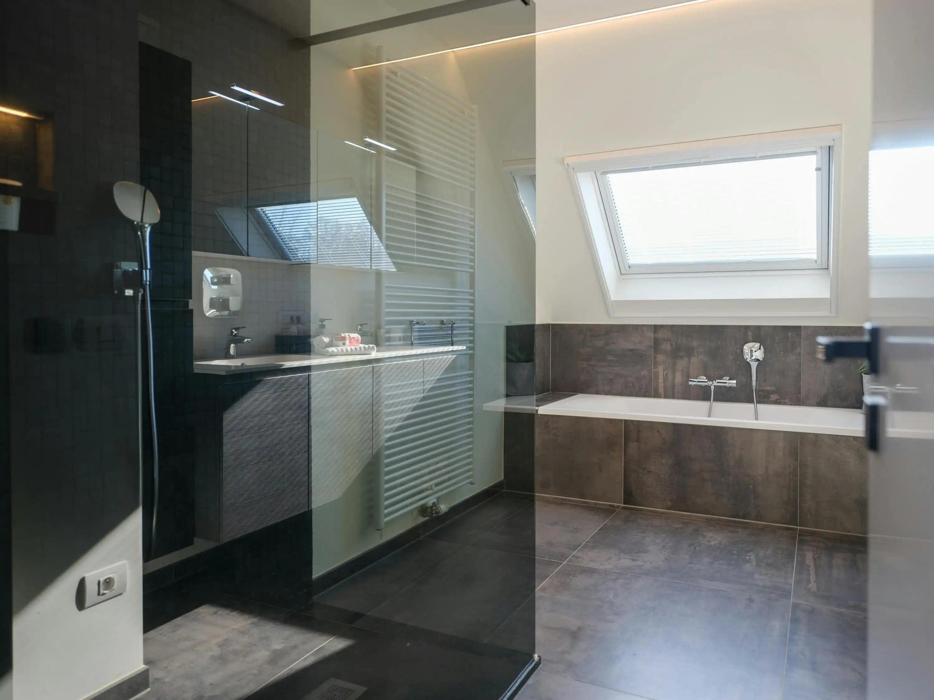 Huis met 4 slaapkamers op een rustige locatie in Oostkamp  foto 12