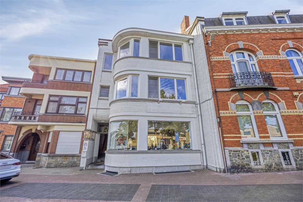 Uniek herenhuis met atelier en ruime bewoonbare oppervlakte in hartje Tongeren foto 2