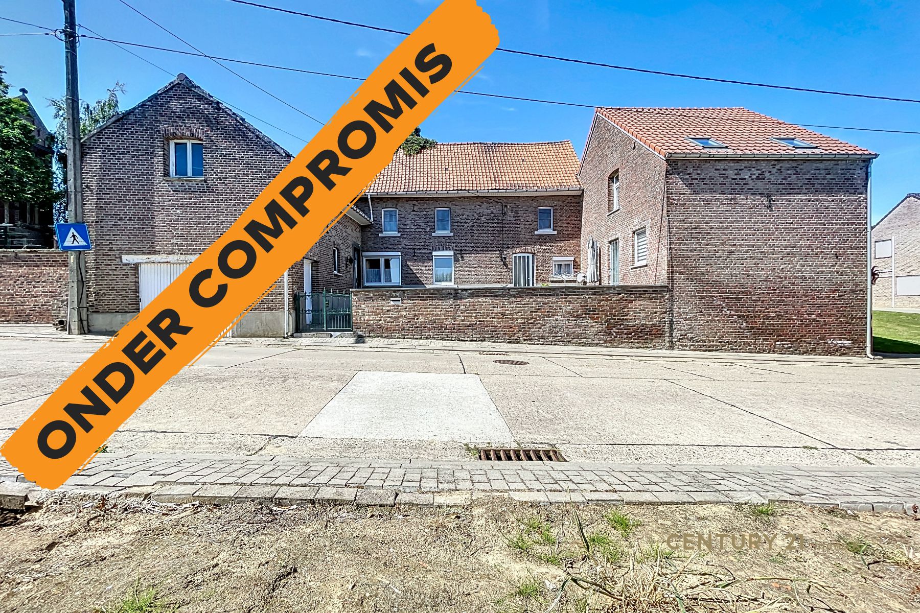Hoofdfoto van de publicatie: Authentieke hoeve met 8 kamers en tuin - deels gerenoveerd.