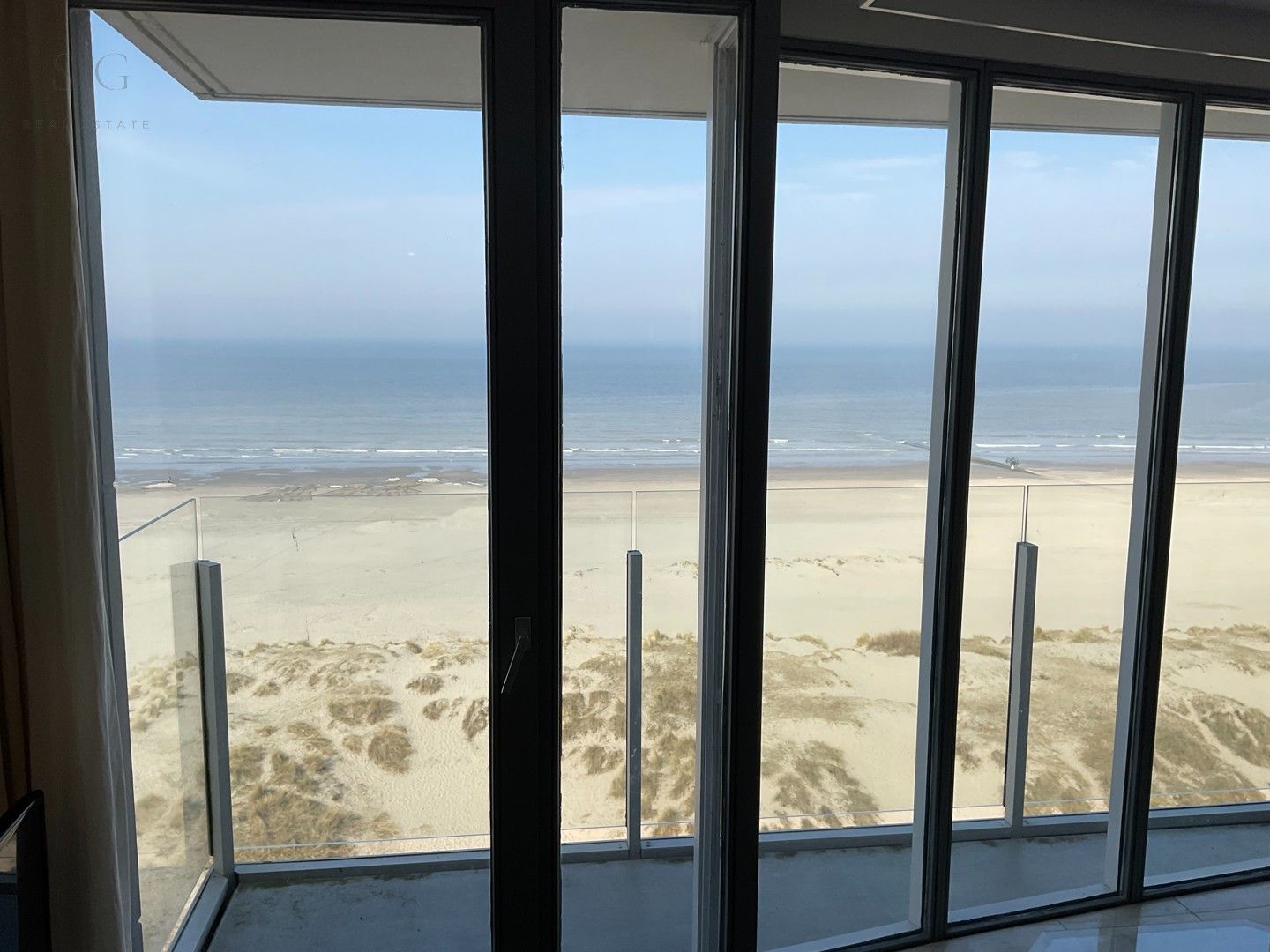 Prachtig appartement met  adembenemend frontaal zeezicht , 2 slaapkamers én 2 badkamers foto 3