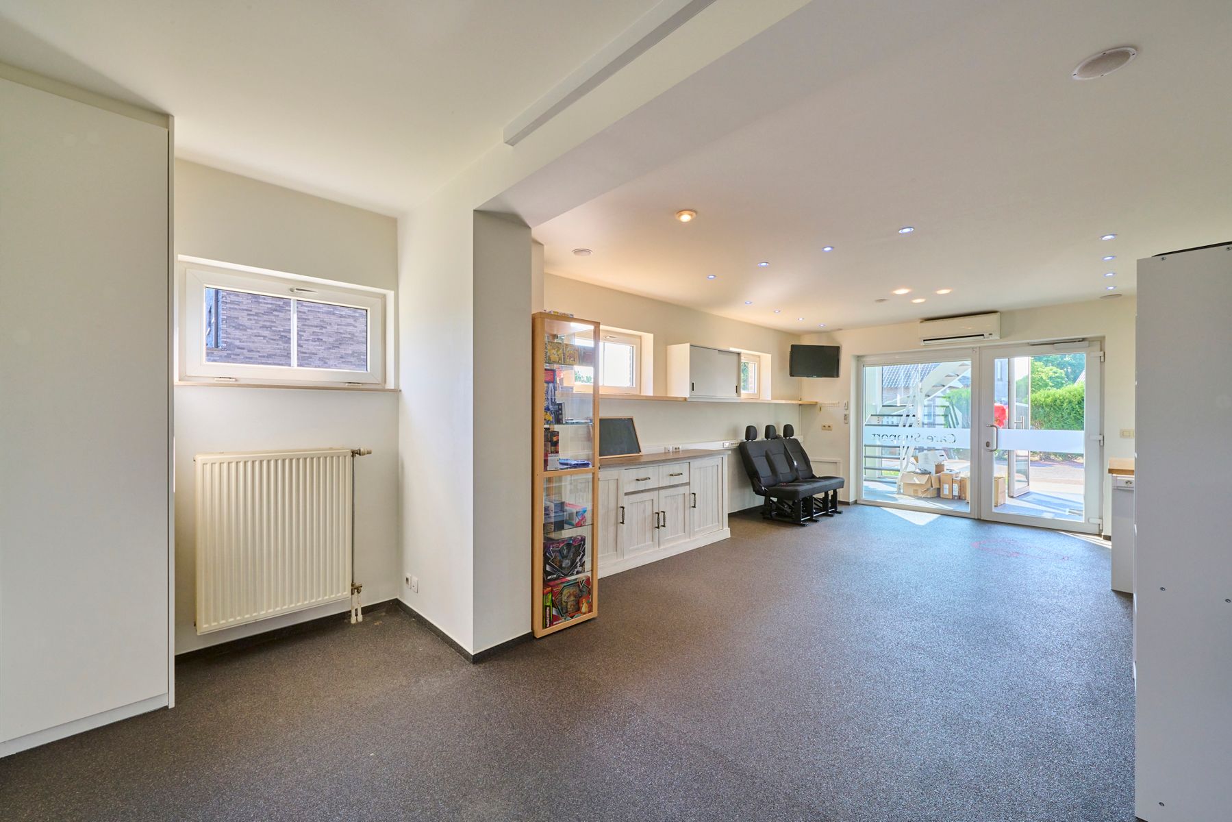 Exclusieve woning met handelzaak,appartement, zwembad en lift. foto 11