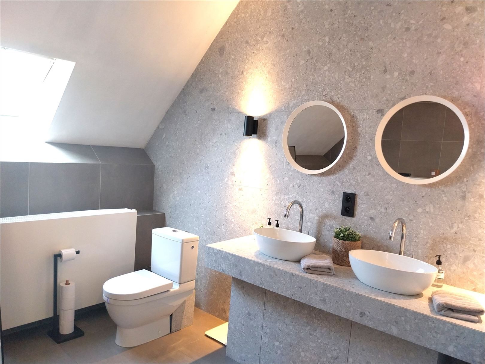 TE HUUR: Loft met mezzanine te Heusden-Zolder! foto 14