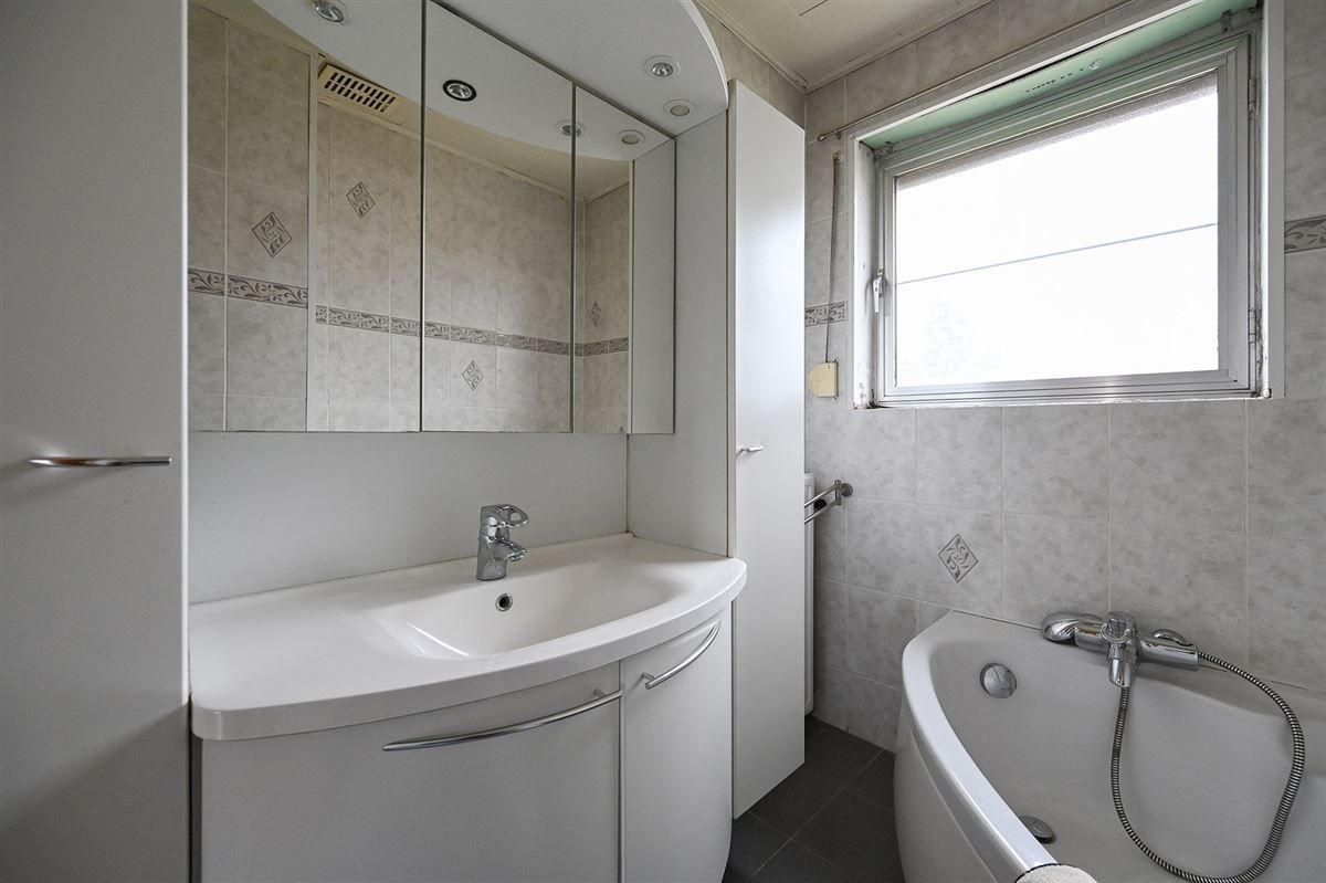 Te moderniseren bel-etage in leuke woonwijk te centrum Hoevenen foto 12