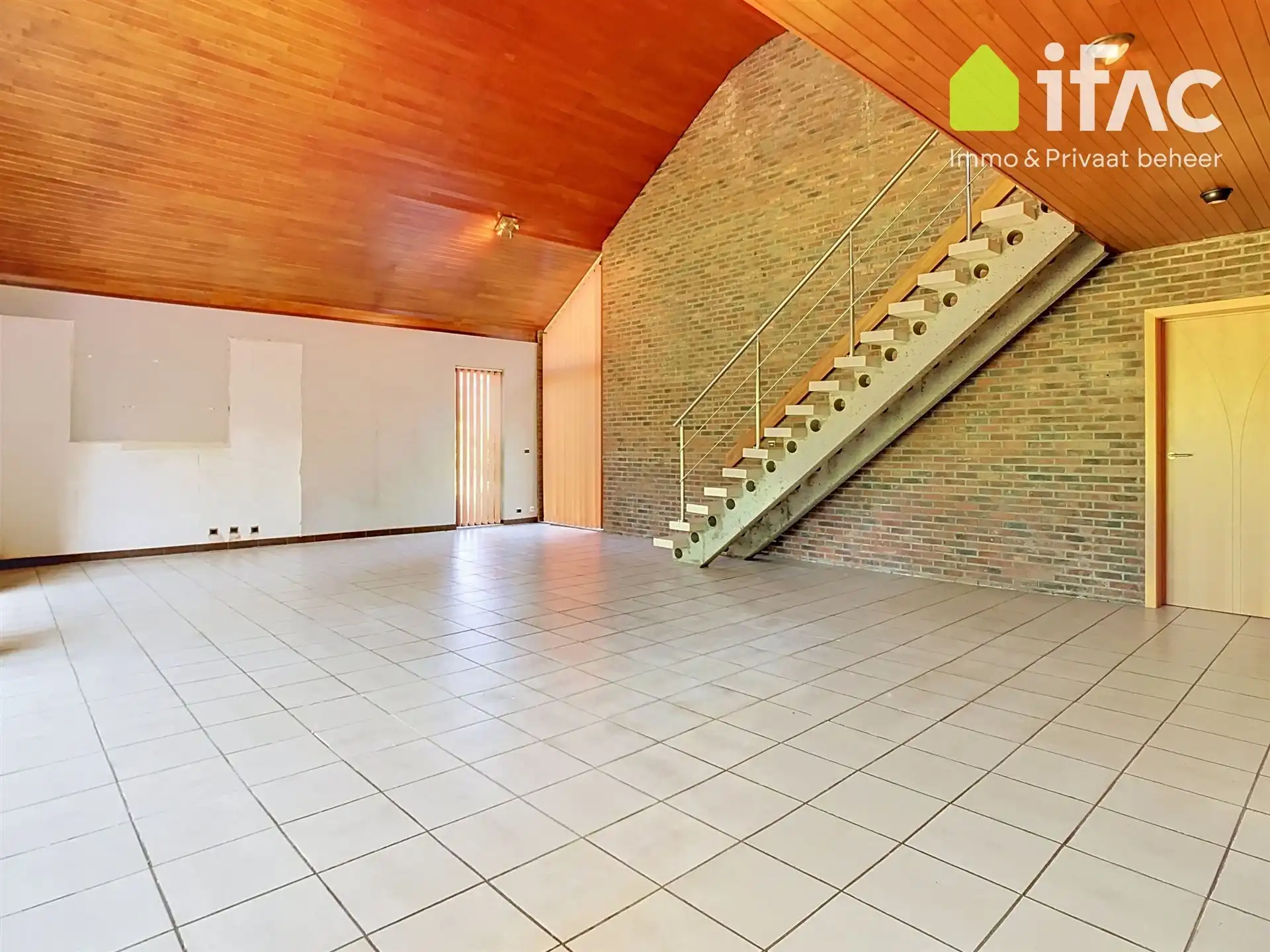 Villa met 3 slpk., bureau en groot perceel foto 5