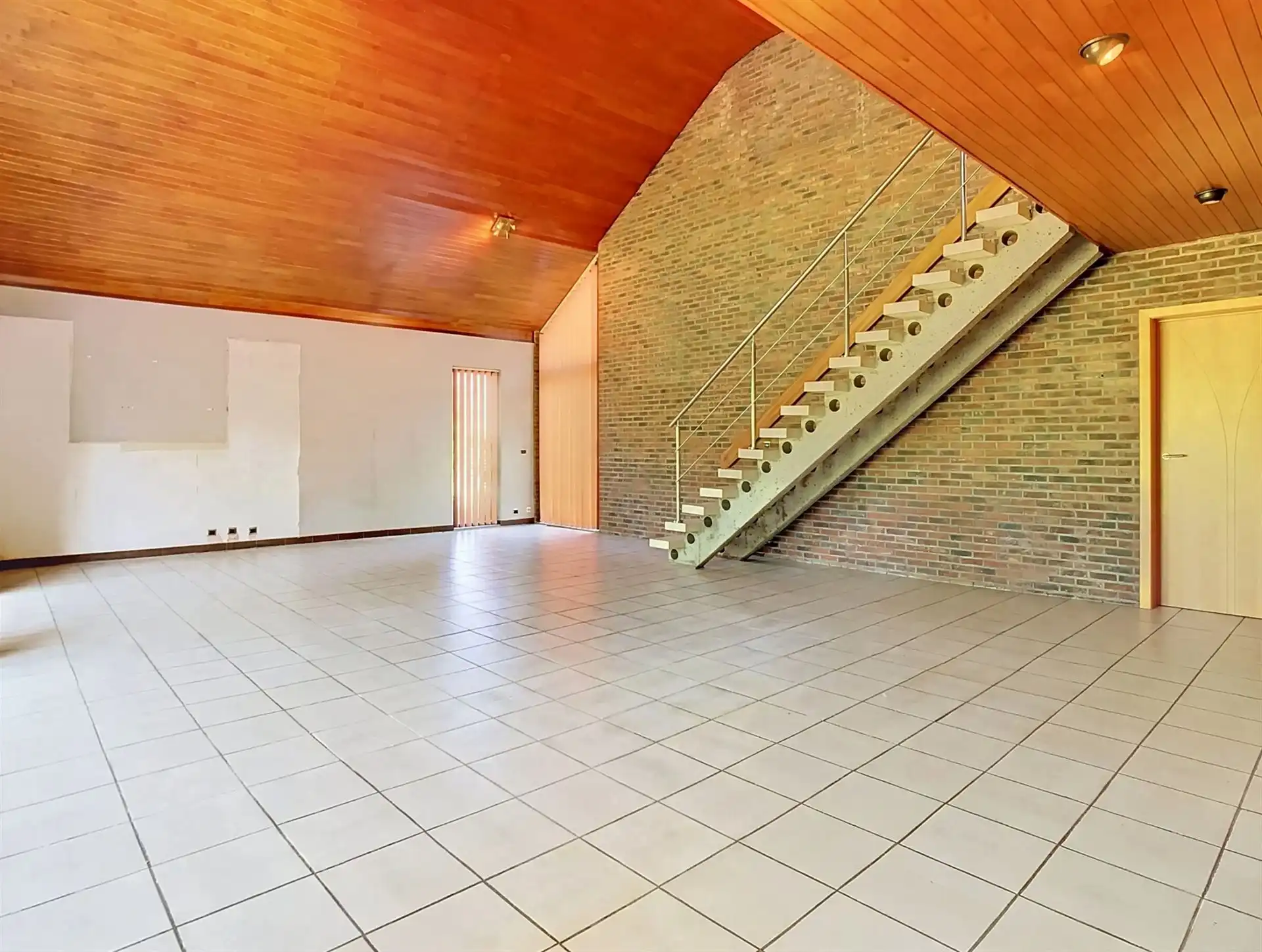 Villa met 3 slpk., bureau en groot perceel foto 5