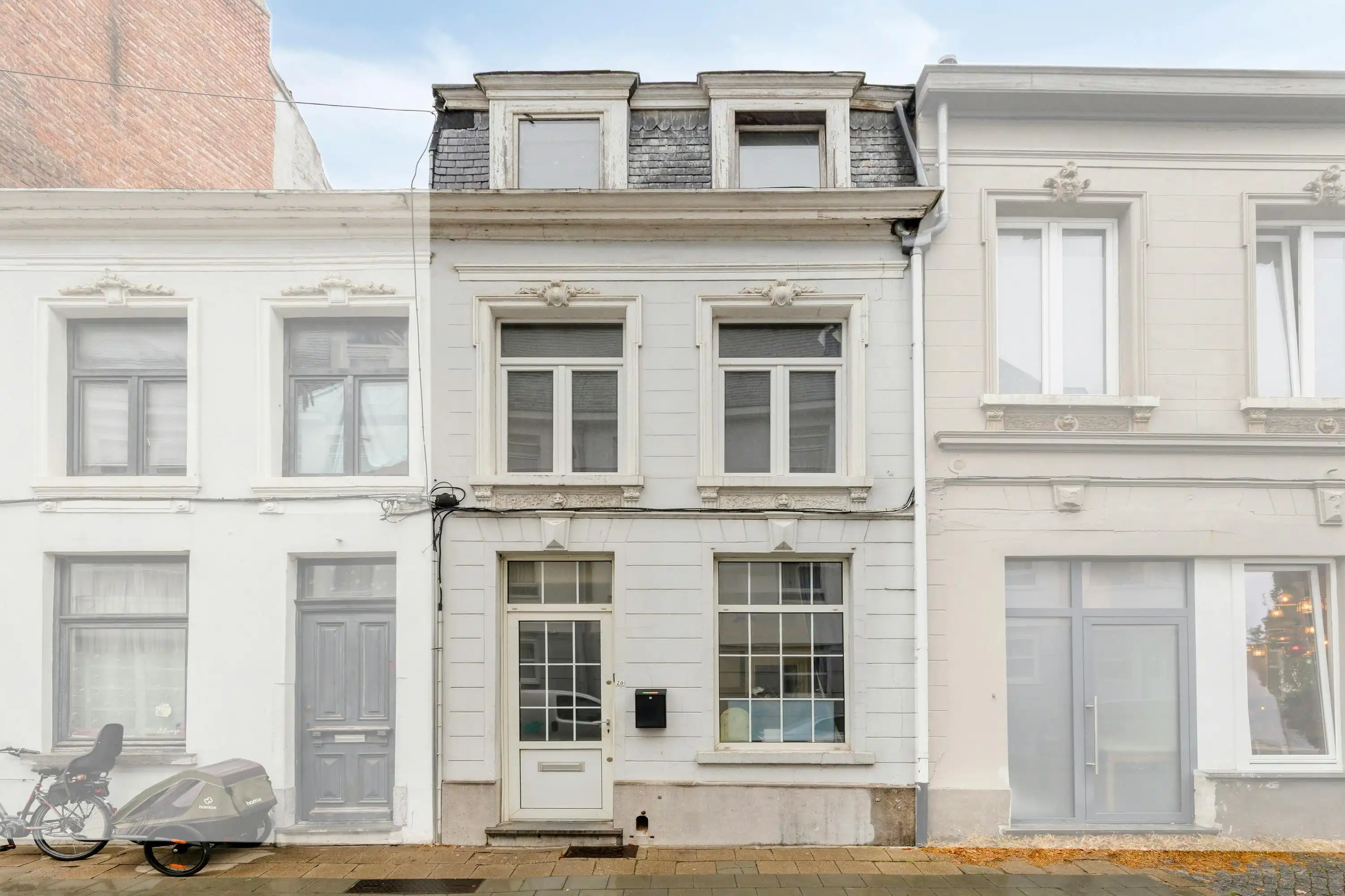 Gezellige rijwoning met potentieel in Mechelen foto {{pictureIndex}}