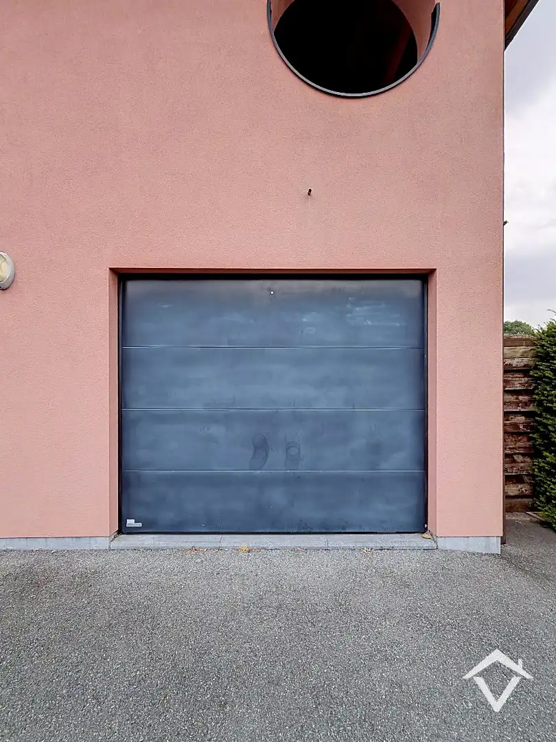 Instapklaar appartement met 2 slaapkamers, 2 terrassen, garage en tuin te Roeselare. foto 26
