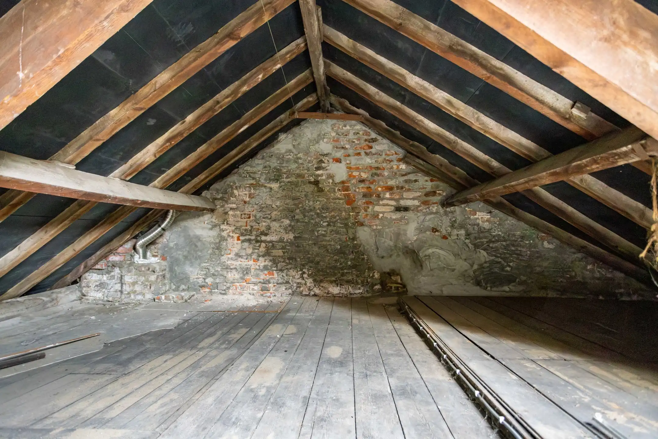 Te renoveren woning met aangename stadstuin foto 17