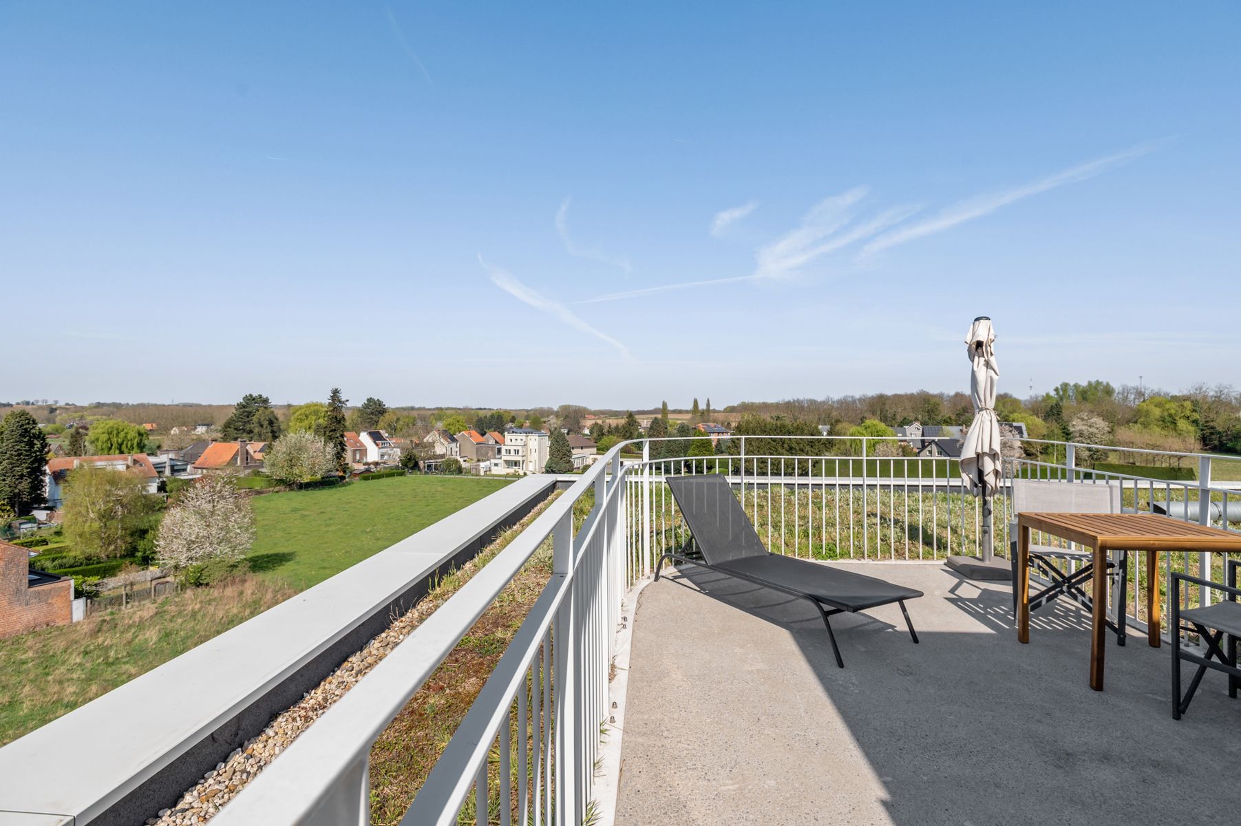 Stijlvolle duplex met 2 kamers, zonnig terras & parking! foto 14