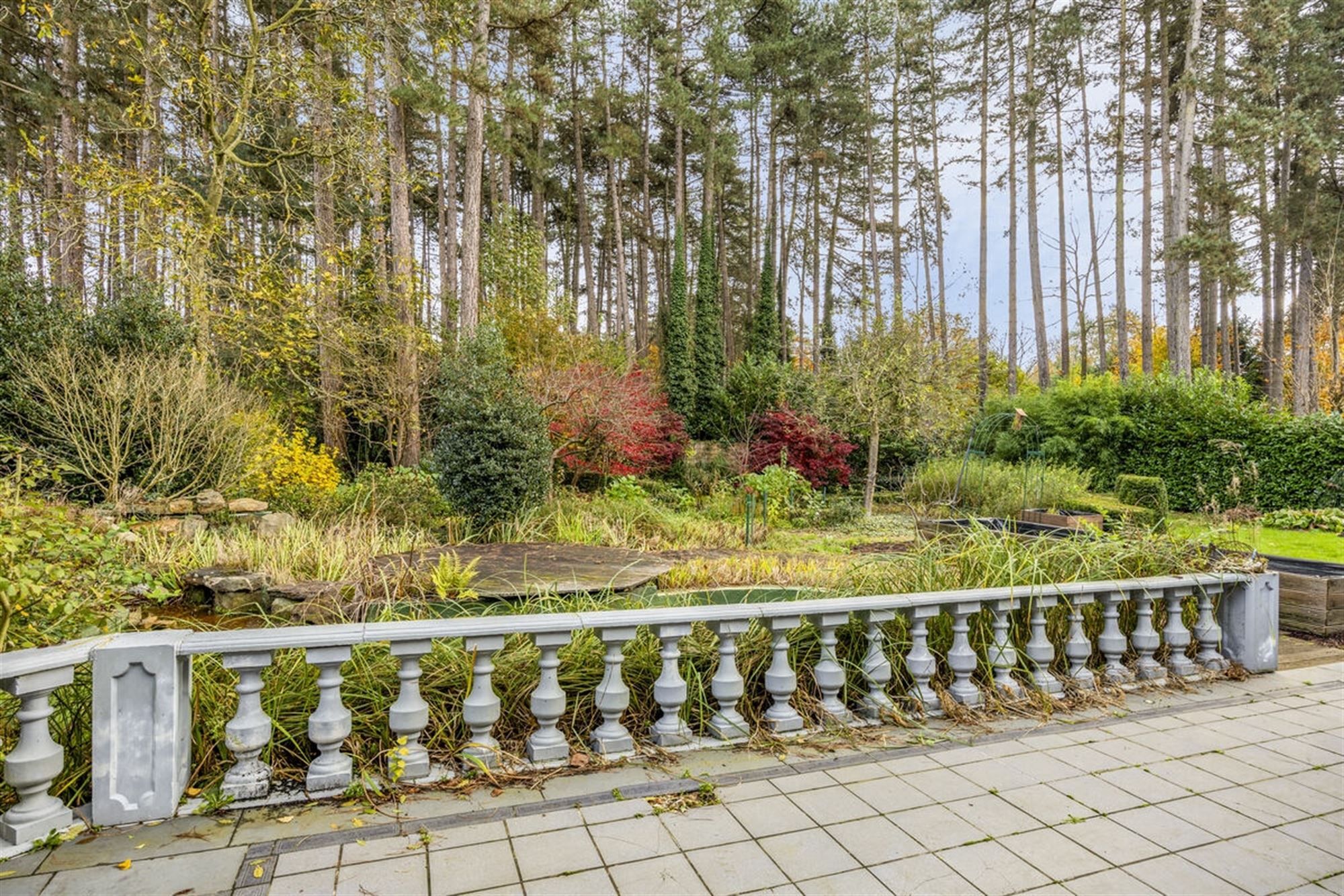 Gerenoveerde energiegunstige grootse villa in een groene residentiële villawijk  foto 42