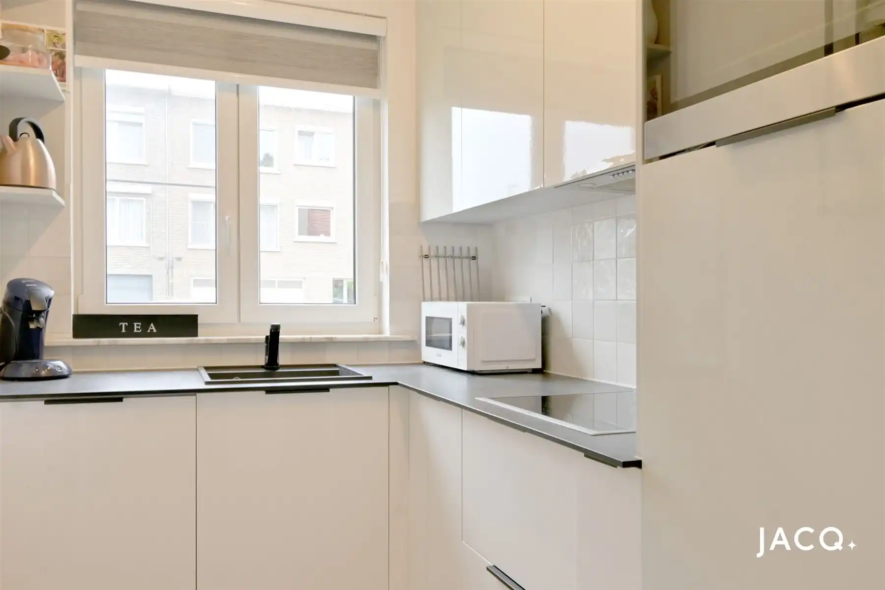 Sfeervol gelijkvloers appartement met zonnige tuin foto 8