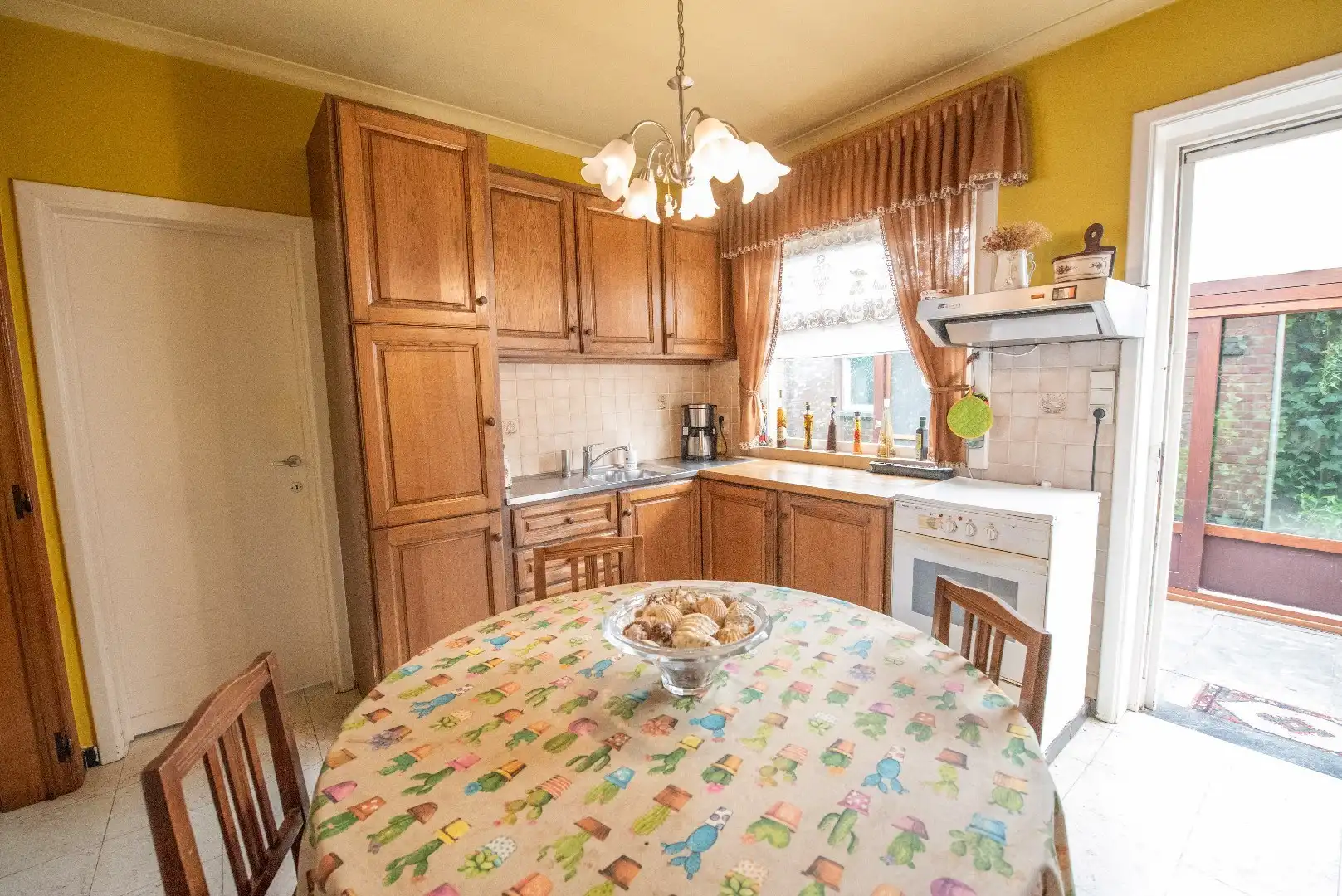Te renoveren, ruime woning op 1720 m² met 4 slaapkamers te Olsene foto 9