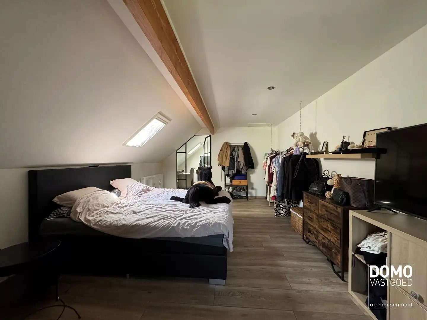 Charmante open bebouwing met 3 slaapkamers, 2 badkamers en prachtige tuin te huur foto 11